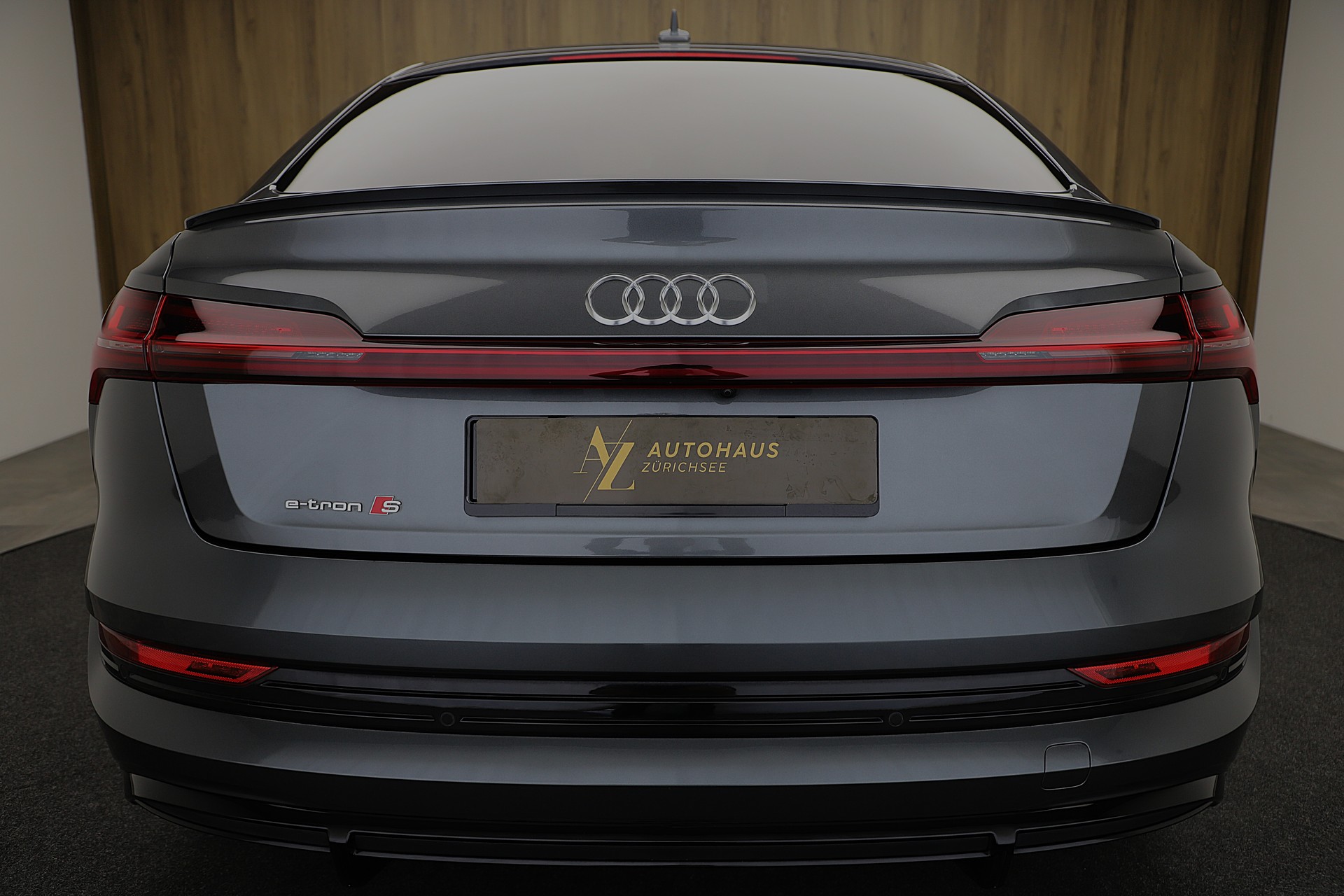 AUDI e-tron S Sportback quattro-image-3