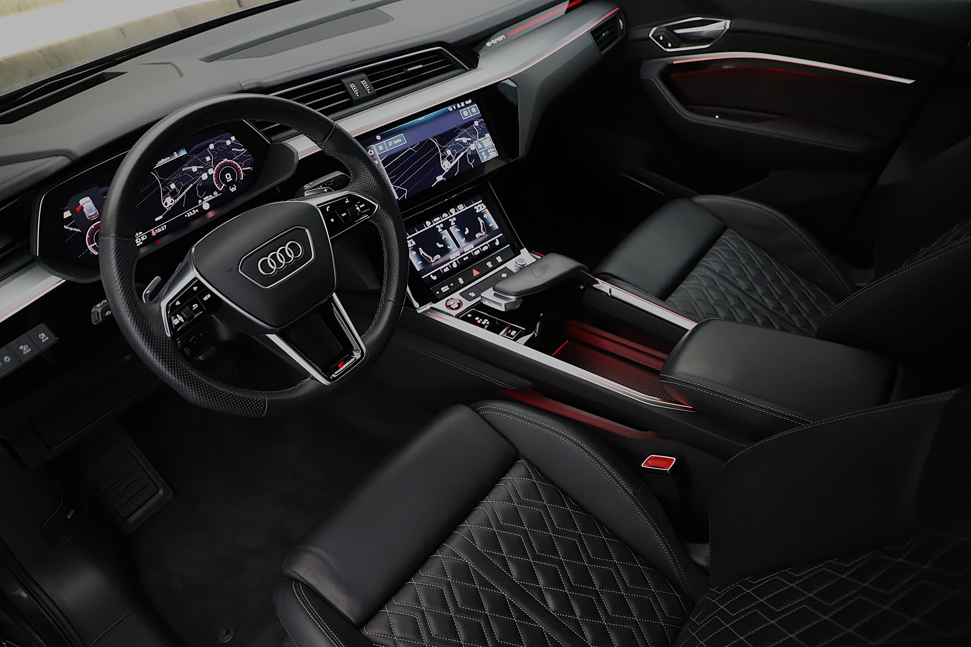 AUDI e-tron S Sportback quattro-image-4