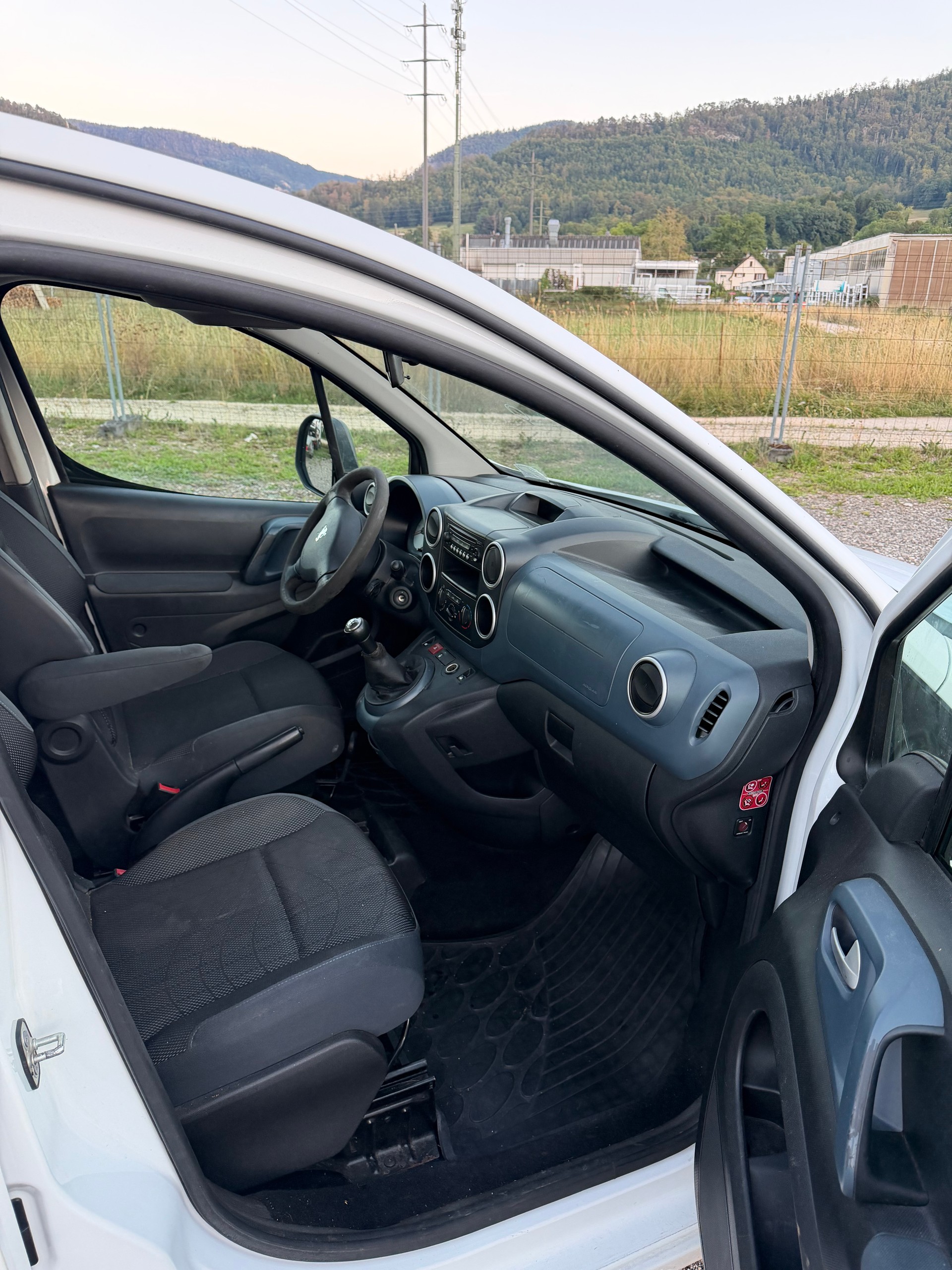 PEUGEOT Partner 1.6 HDI Trendy-image-5