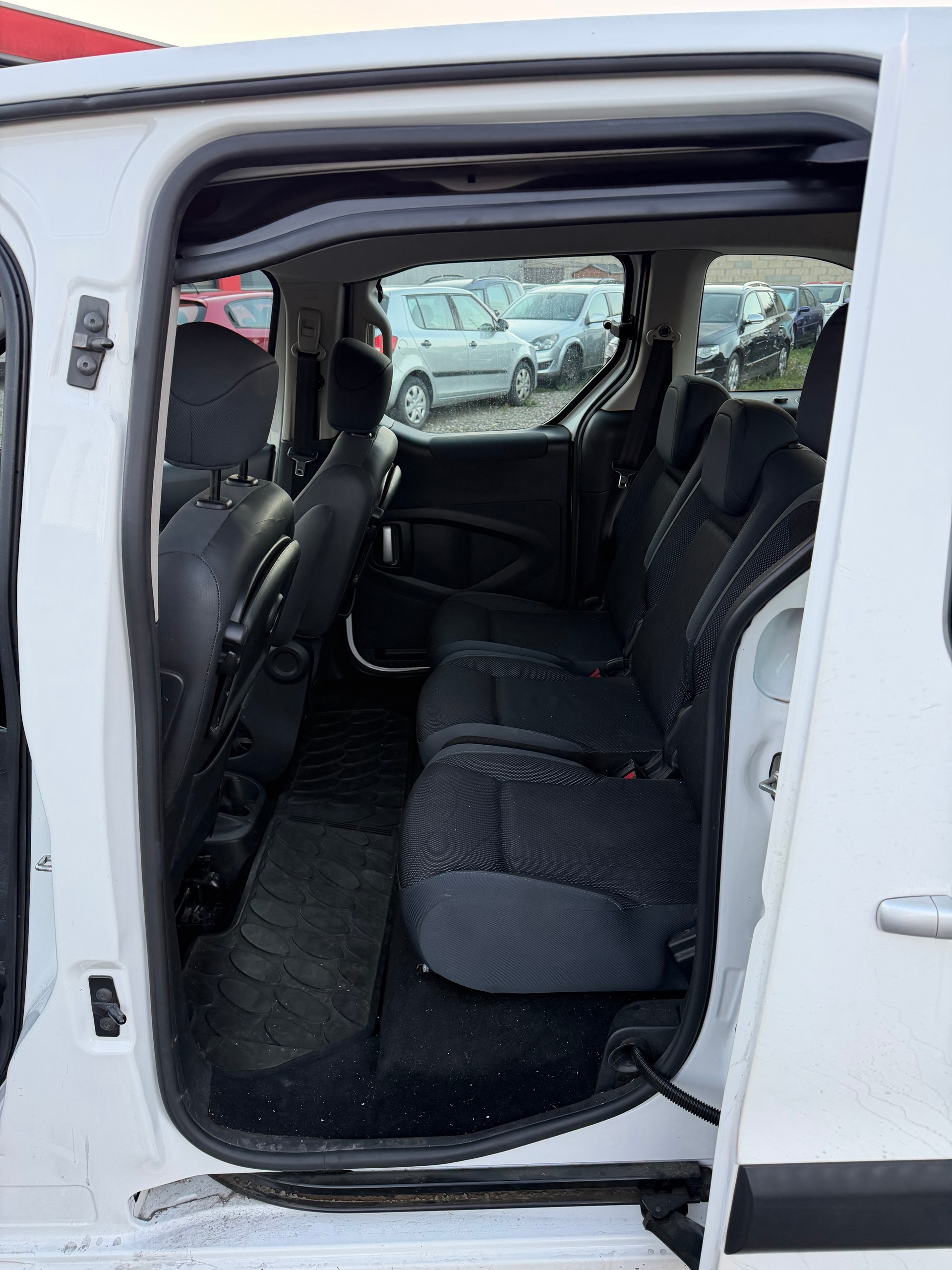 PEUGEOT Partner 1.6 HDI Trendy-image-8