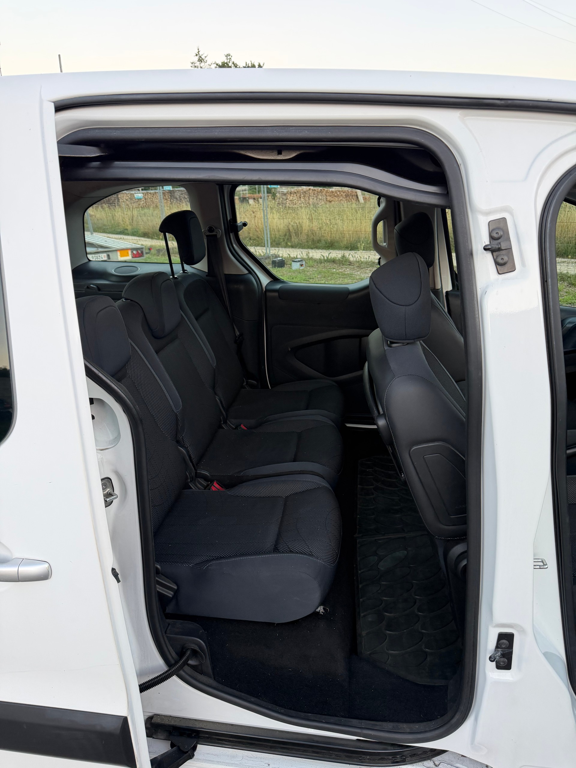 PEUGEOT Partner 1.6 HDI Trendy-image-9