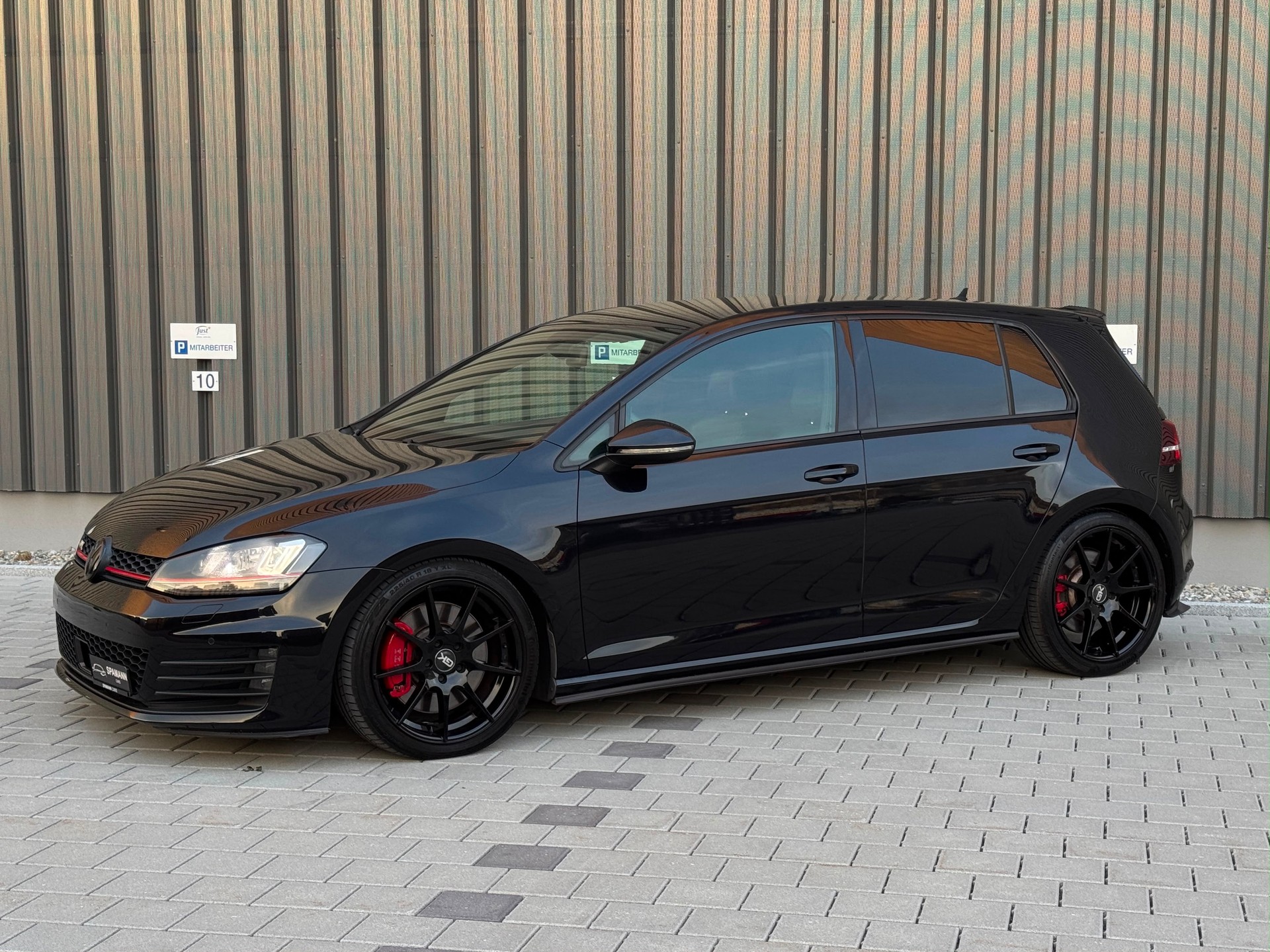 VW Golf 2.0 TSI GTI Performance DSG-image-2