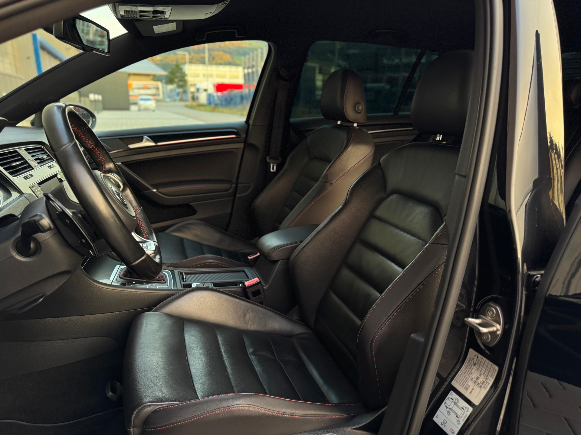 VW Golf 2.0 TSI GTI Performance DSG-image-12