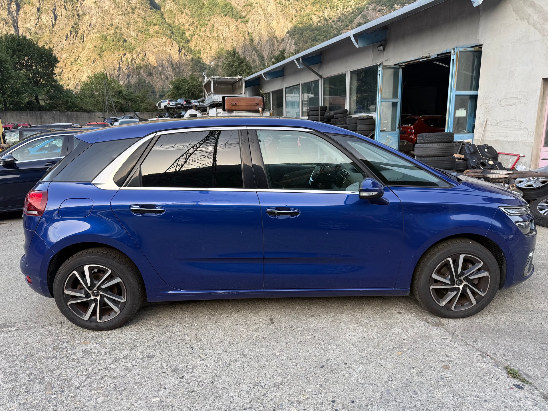 CITROEN C4 Picasso 1.2 Pure Tech Feel EAT6-image-5