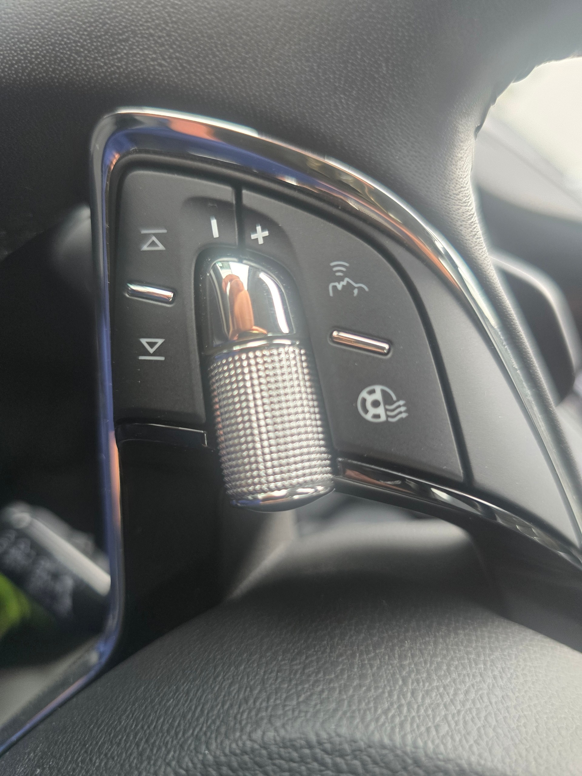 SKODA Enyaq iV 80-image-12