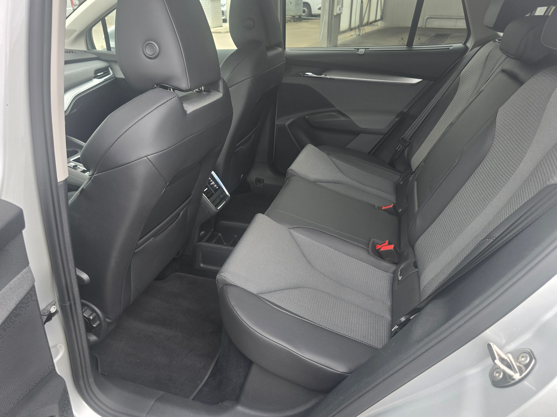 SKODA Enyaq iV 80-image-7