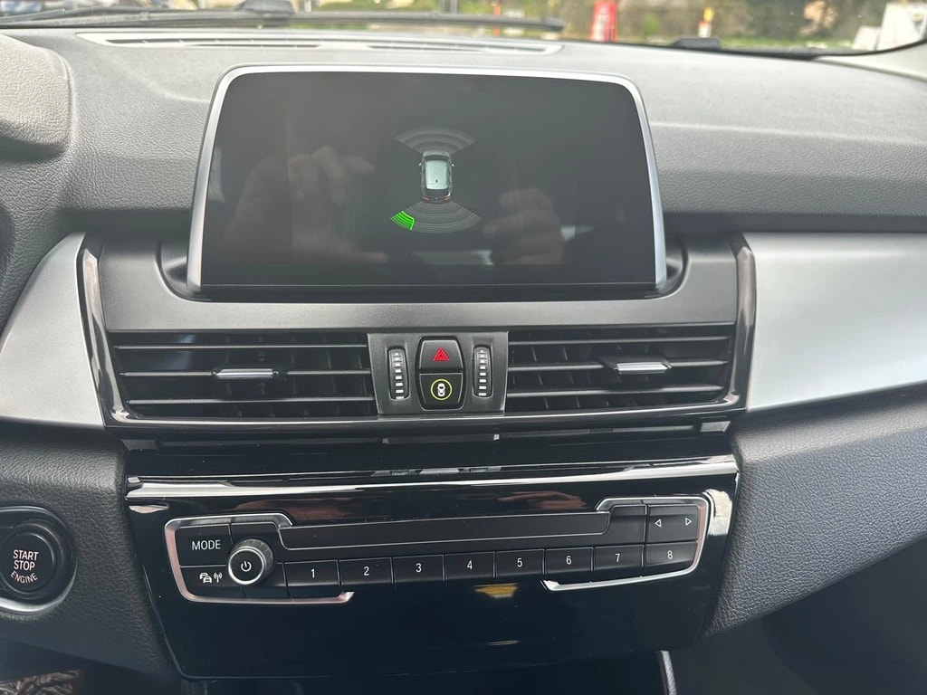 BMW 218d xDrive Active Tourer Steptronic ** Gr-Navi ** PDC V+H ** Xenon ** Sitzheizung ** Tempomat ** Frisch Ab MFK & Service **-image-9