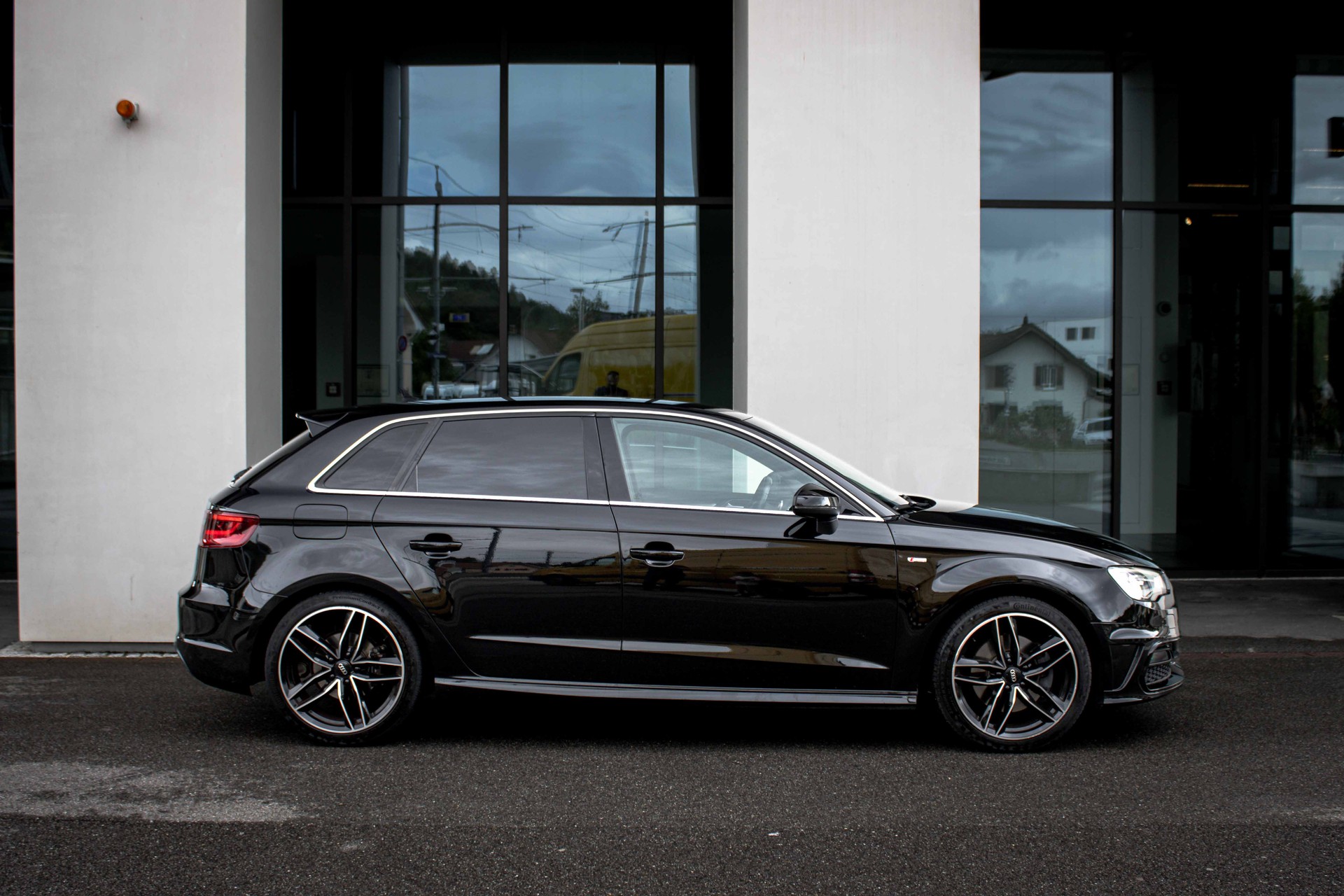 AUDI A3 Sportback S Line 1.8 TFSI Ambition-image-5