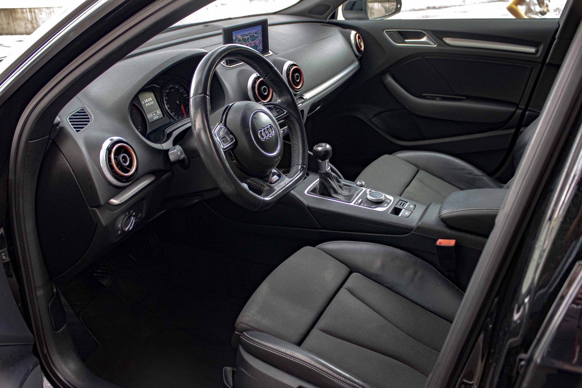 AUDI A3 Sportback S Line 1.8 TFSI Ambition-image-8