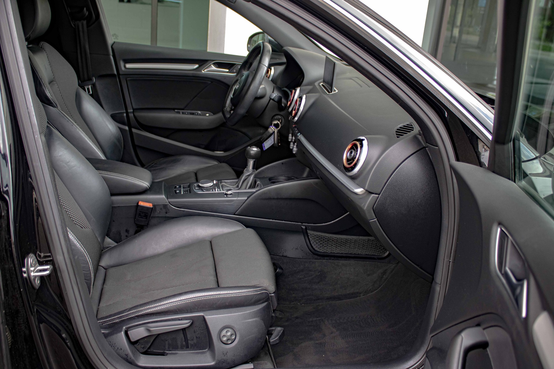 AUDI A3 Sportback S Line 1.8 TFSI Ambition-image-15