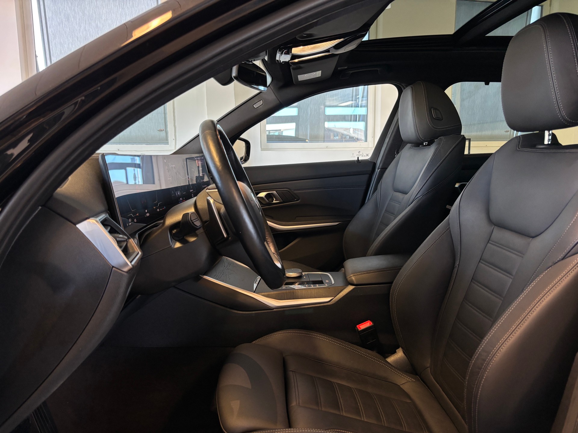 BMW 320d xDrive 48V Touring Steptronic-image-6