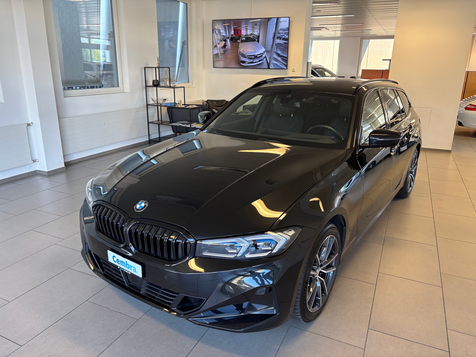 BMW 320d xDrive 48V Touring Steptronic-image-0