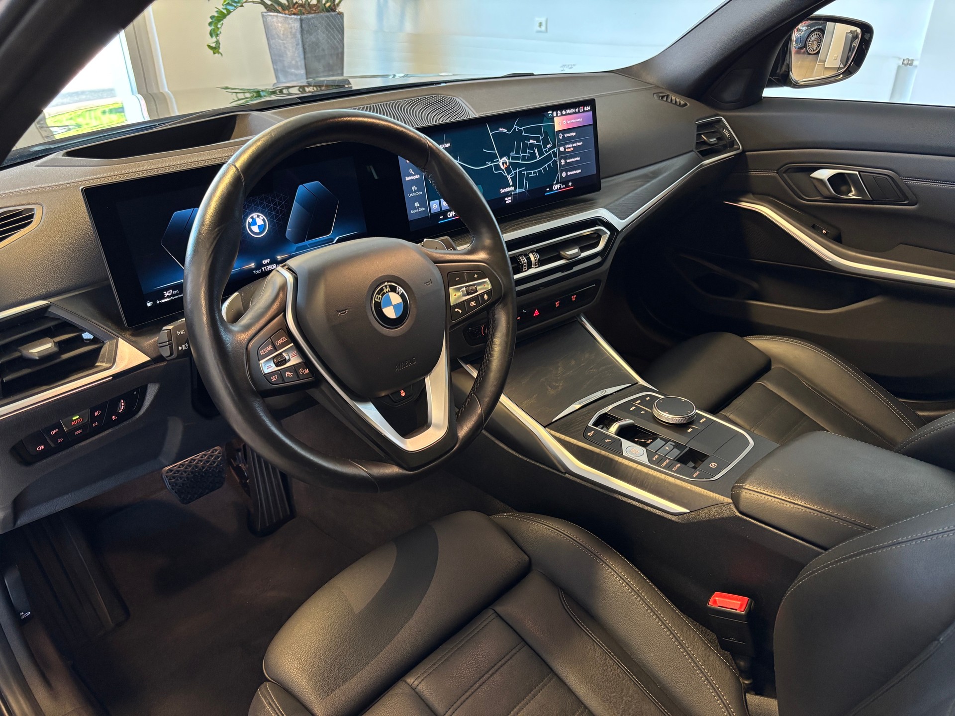 BMW 320d xDrive 48V Touring Steptronic-image-4