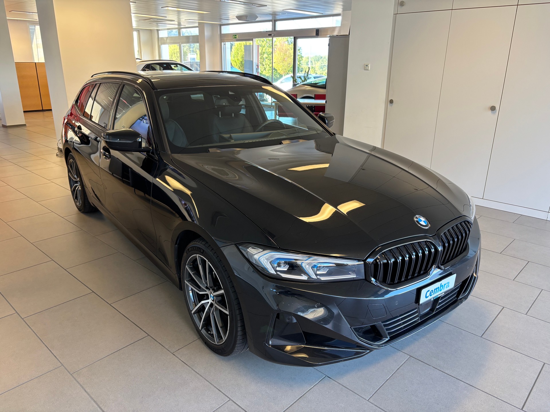 BMW 320d xDrive 48V Touring Steptronic-image-1