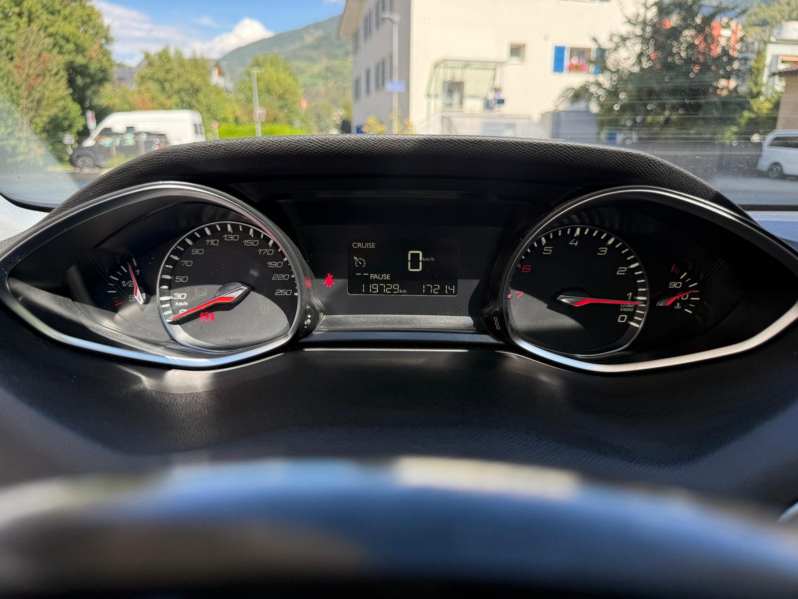 PEUGEOT 1.2 PureTech 130 Allure S/S-image-3