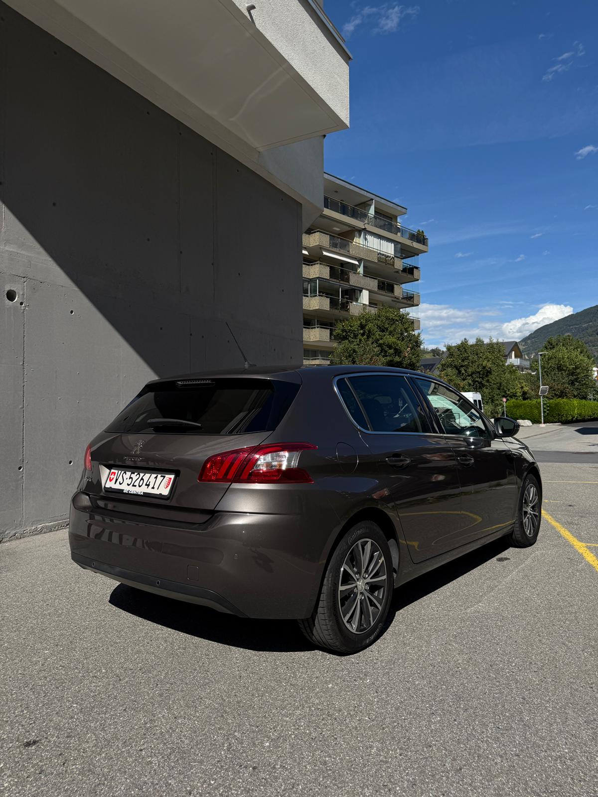 PEUGEOT 1.2 PureTech 130 Allure S/S-image-1