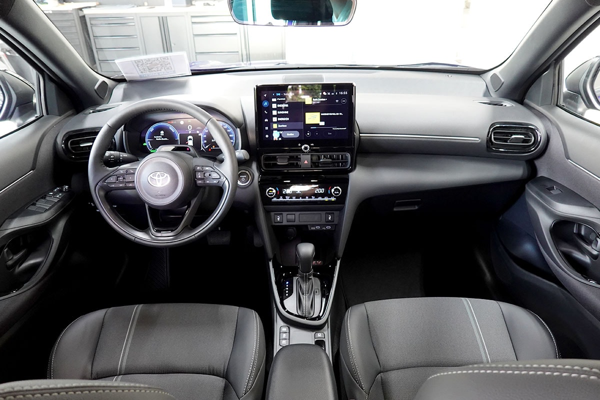 TOYOTA Yaris Cross 1.5 Premium 2WD e-CVT-image-8