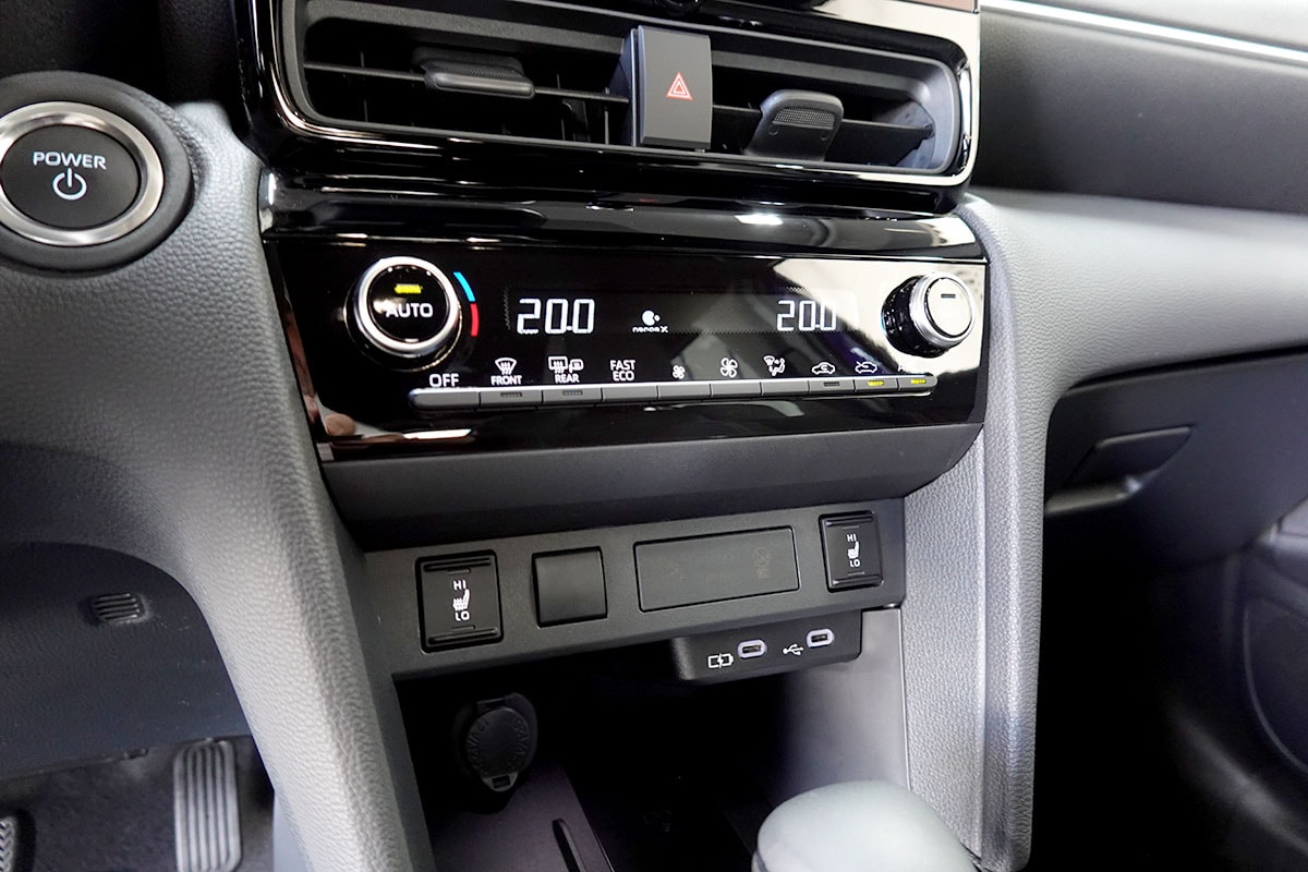 TOYOTA Yaris Cross 1.5 Premium 2WD e-CVT-image-11