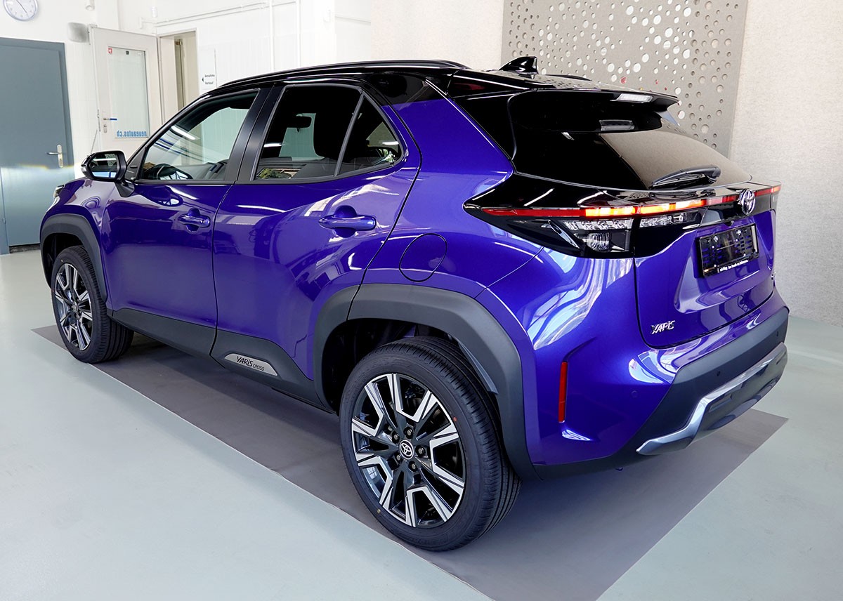 TOYOTA Yaris Cross 1.5 Premium 2WD e-CVT-image-2