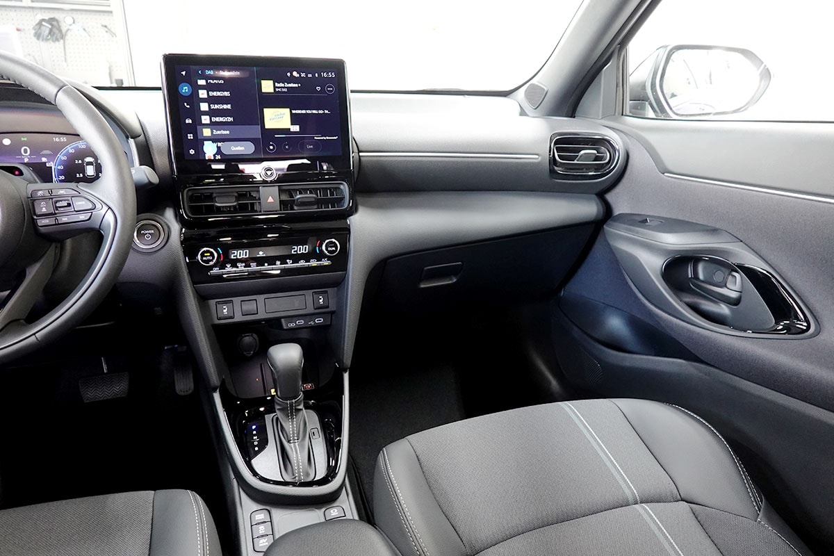 TOYOTA Yaris Cross 1.5 Premium 2WD e-CVT-image-9