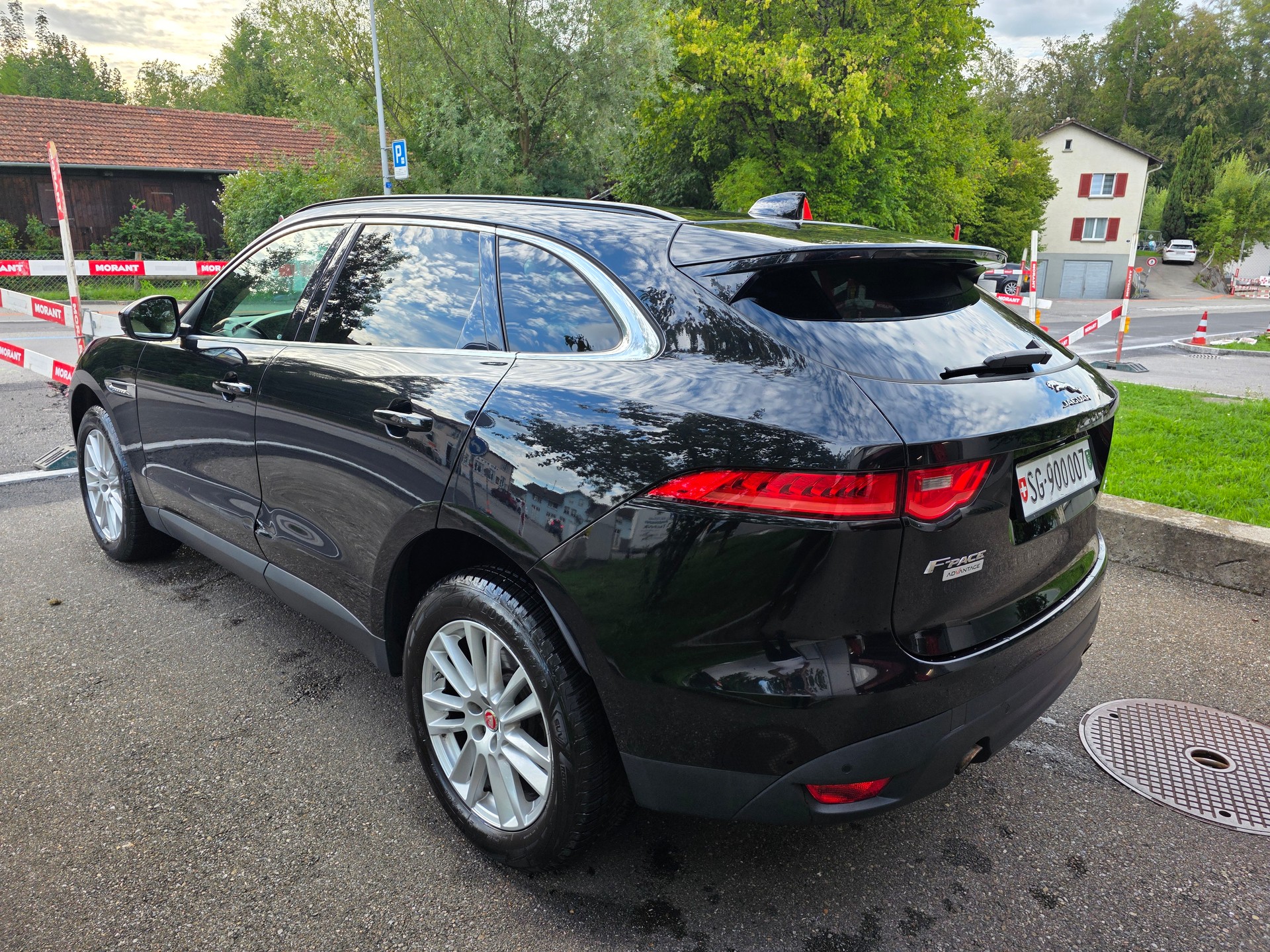 JAGUAR F-Pace 25t 2.0 Portfolio AWD Automatik-image-5
