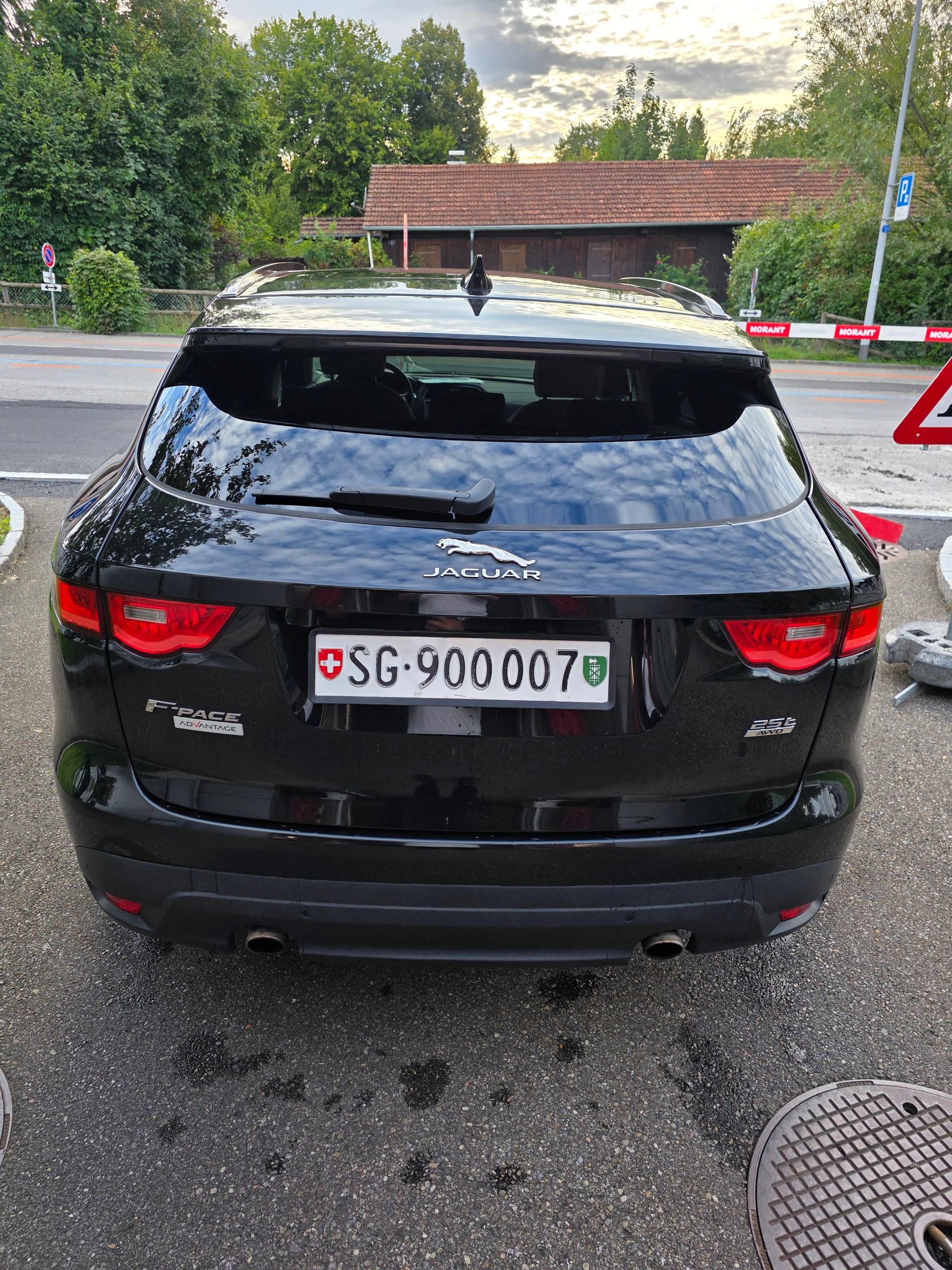 JAGUAR F-Pace 25t 2.0 Portfolio AWD Automatik-image-7