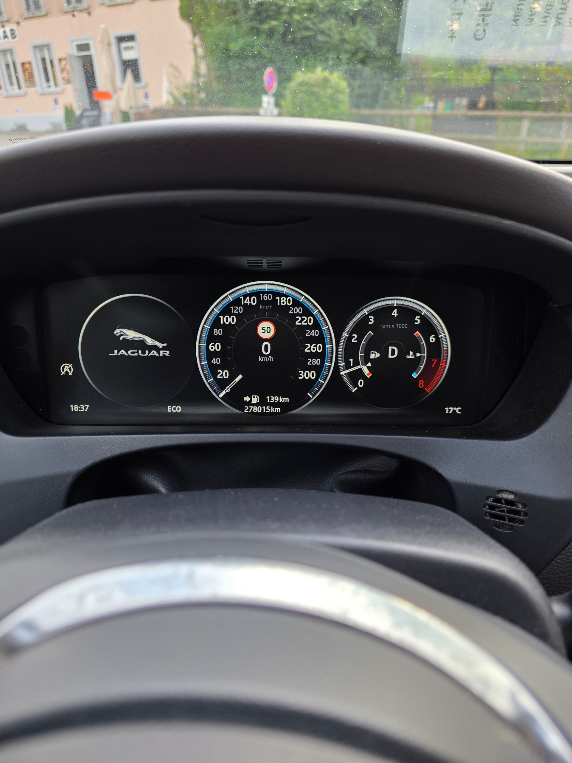 JAGUAR F-Pace 25t 2.0 Portfolio AWD Automatik-image-6