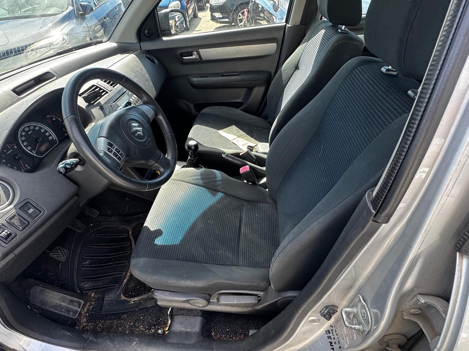 SUZUKI Swift 1.3i 16V GL-image-9
