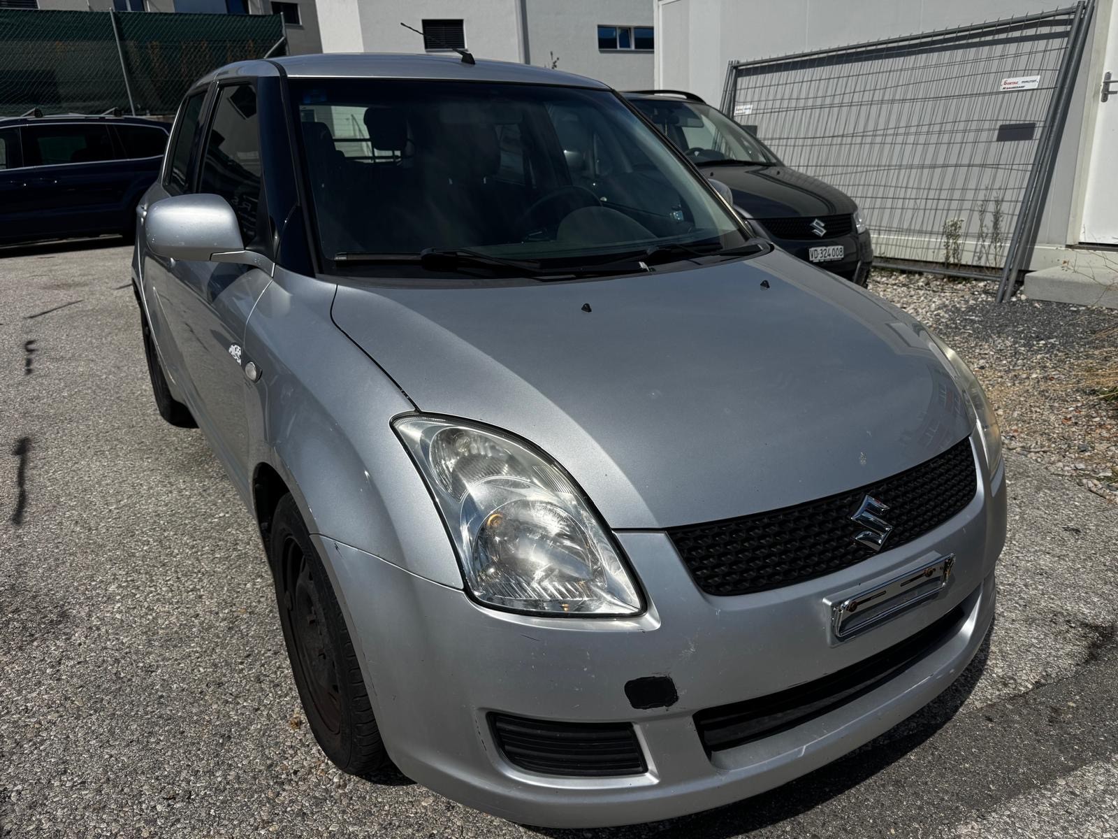 SUZUKI Swift 1.3i 16V GL-image-1