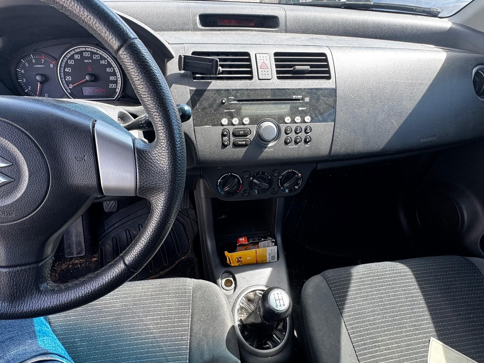 SUZUKI Swift 1.3i 16V GL-image-11
