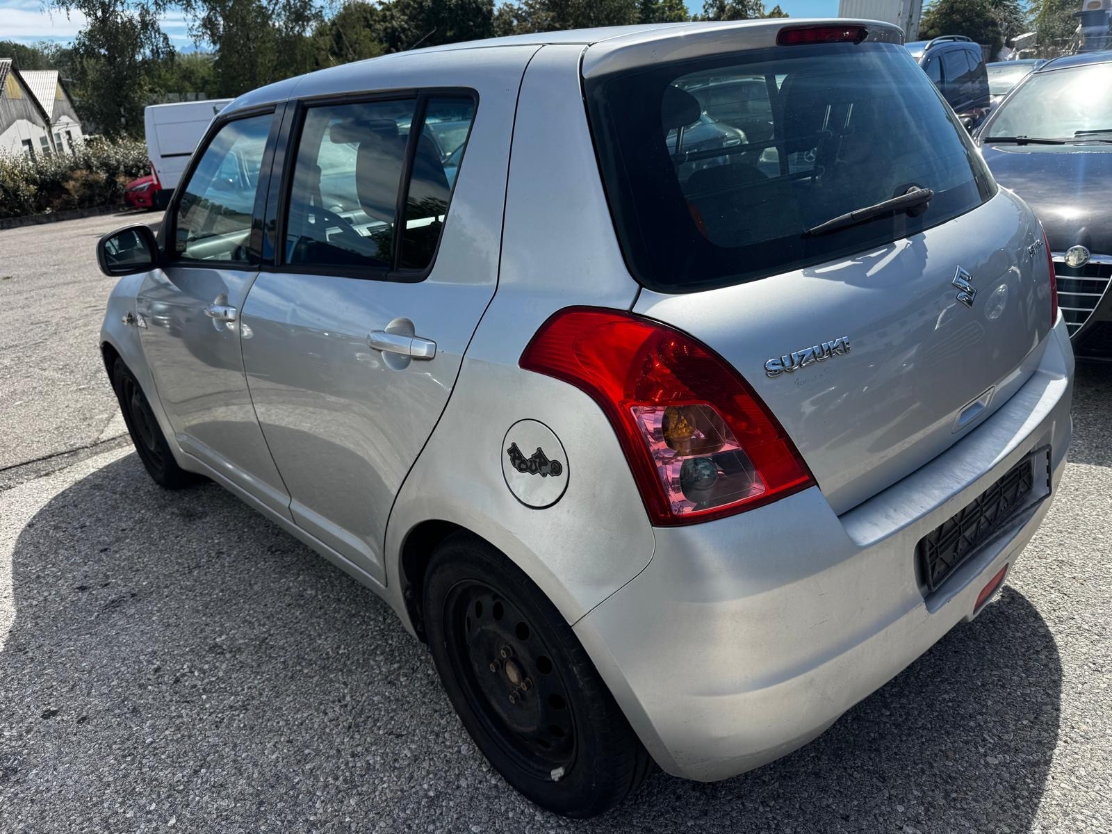 SUZUKI Swift 1.3i 16V GL-image-6