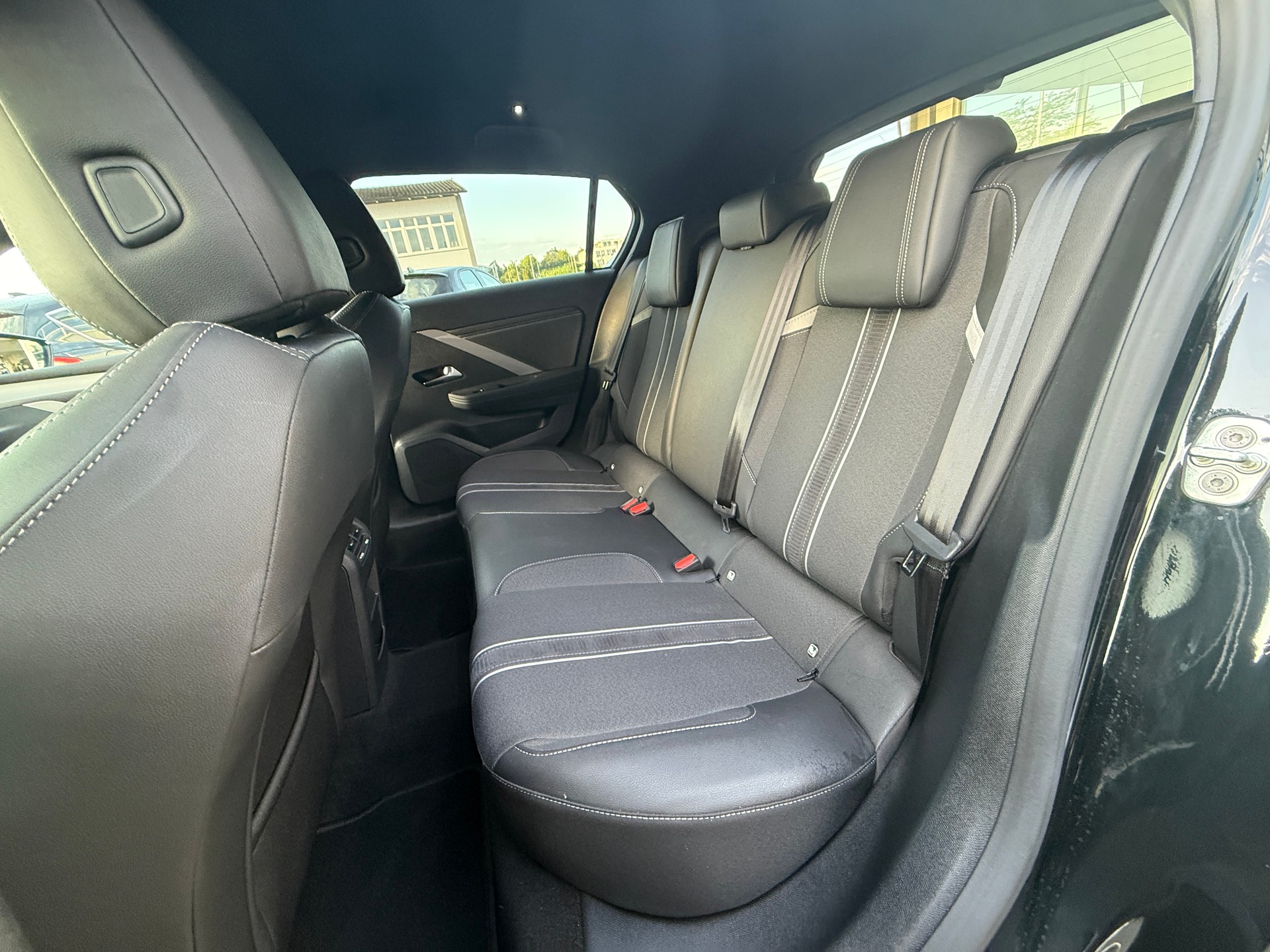 OPEL Astra 1.2i Turbo GS A ***DISTANZREGELUNG / WERKSGARANTIE***-image-16