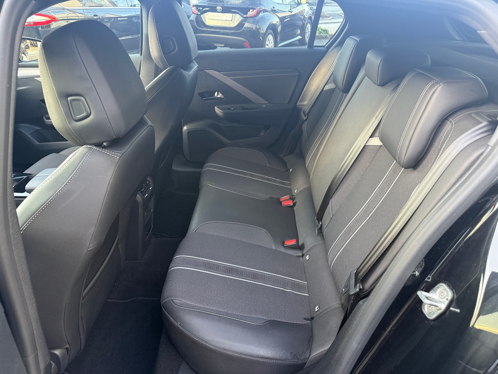 OPEL Astra 1.2i Turbo GS A ***DISTANZREGELUNG / WERKSGARANTIE***-image-28