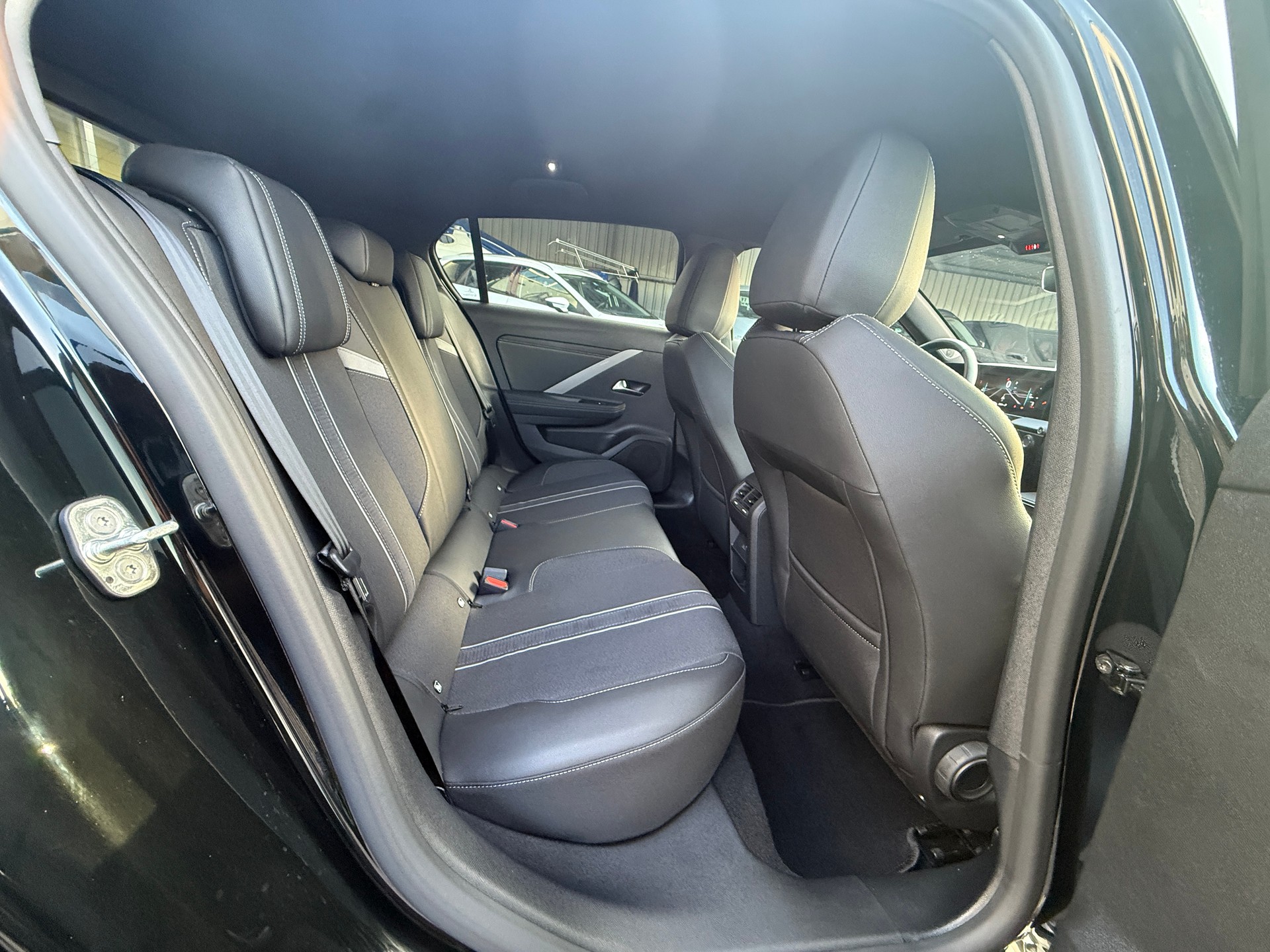 OPEL Astra 1.2i Turbo GS A ***DISTANZREGELUNG / WERKSGARANTIE***-image-25