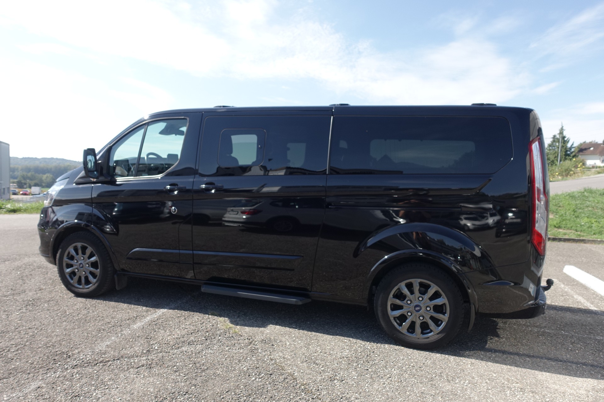 FORD Tourneo Custom 320 L2H1 Titanium X A-image-1