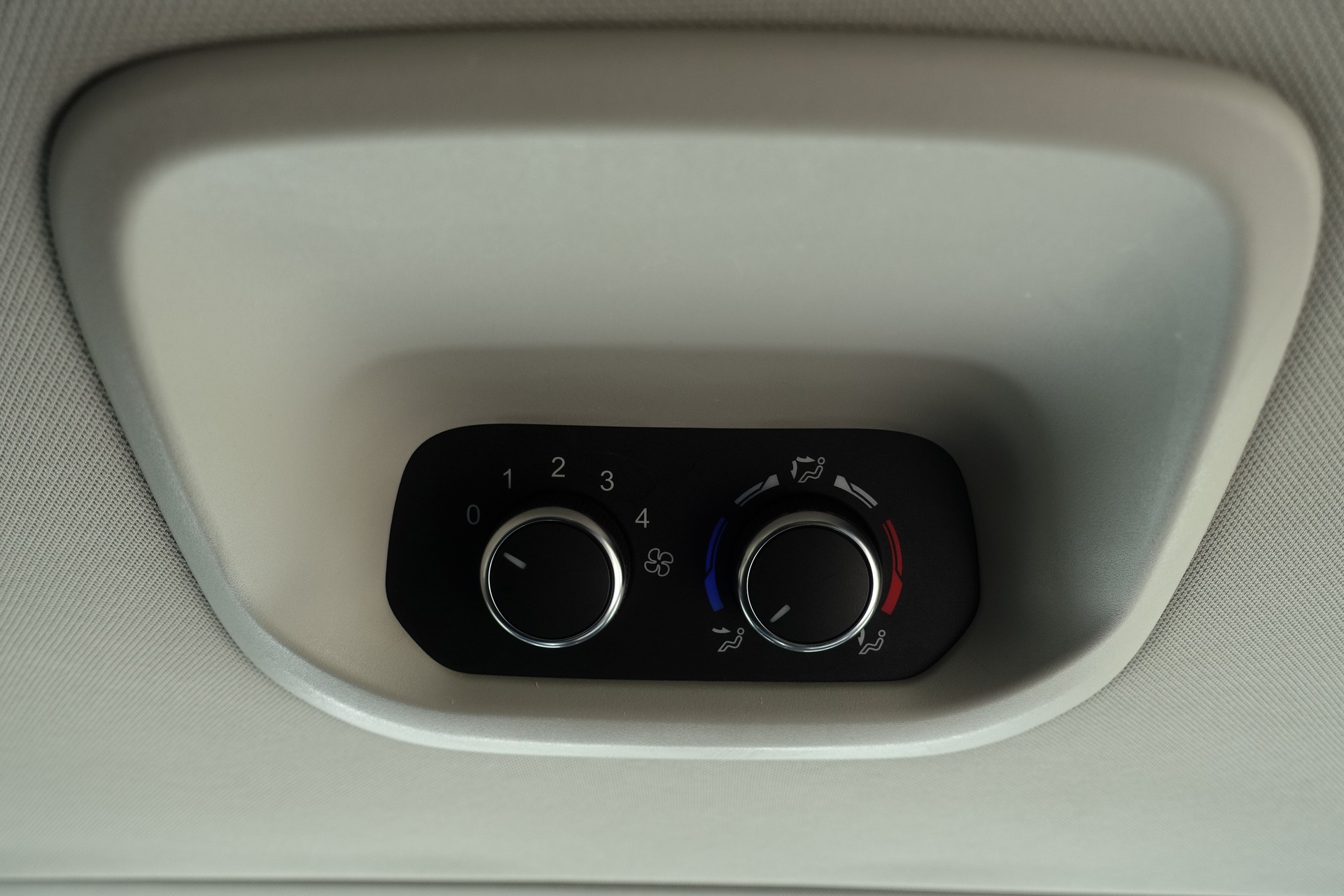 FORD Tourneo Custom 320 L2H1 Titanium X A-image-12
