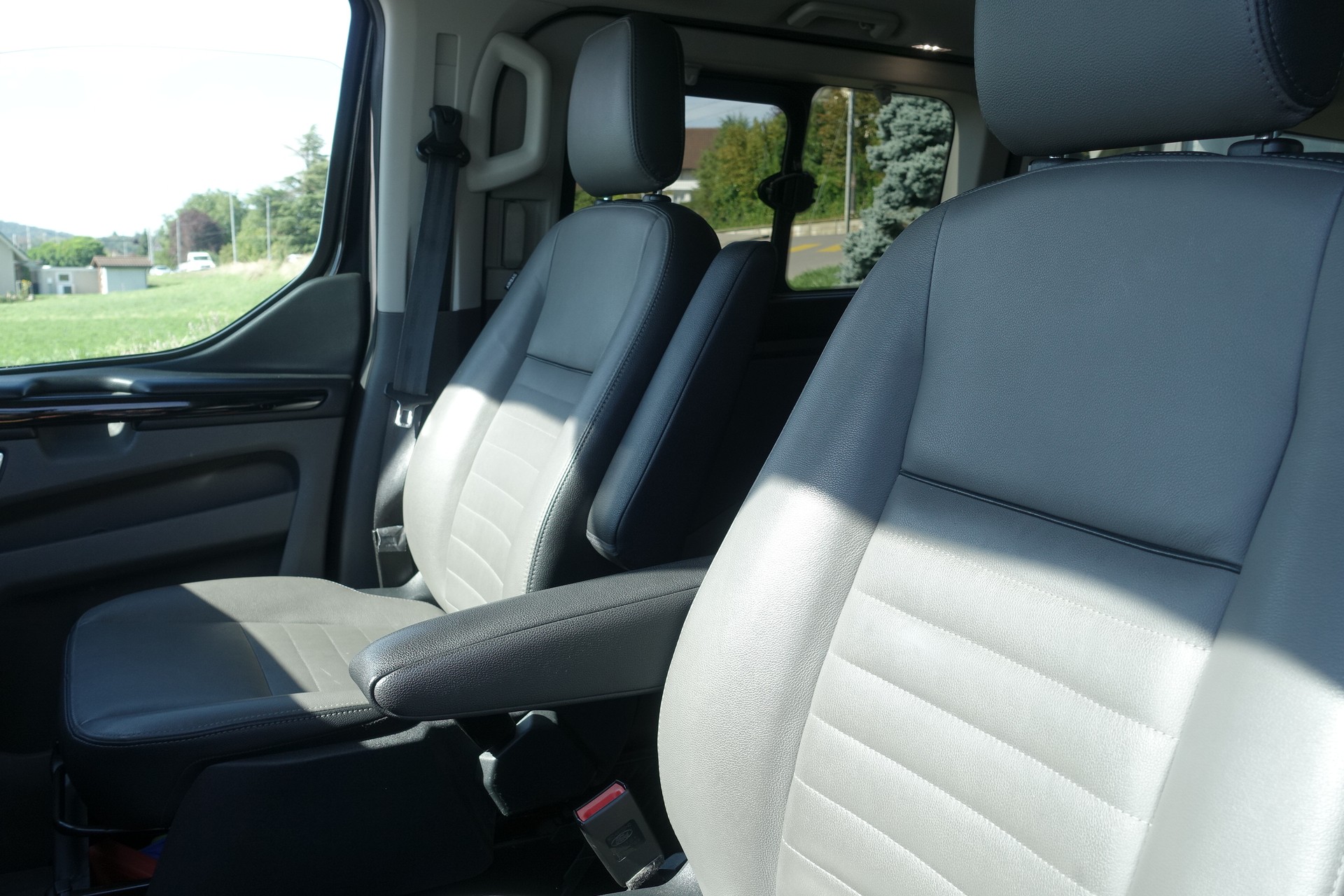 FORD Tourneo Custom 320 L2H1 Titanium X A-image-8