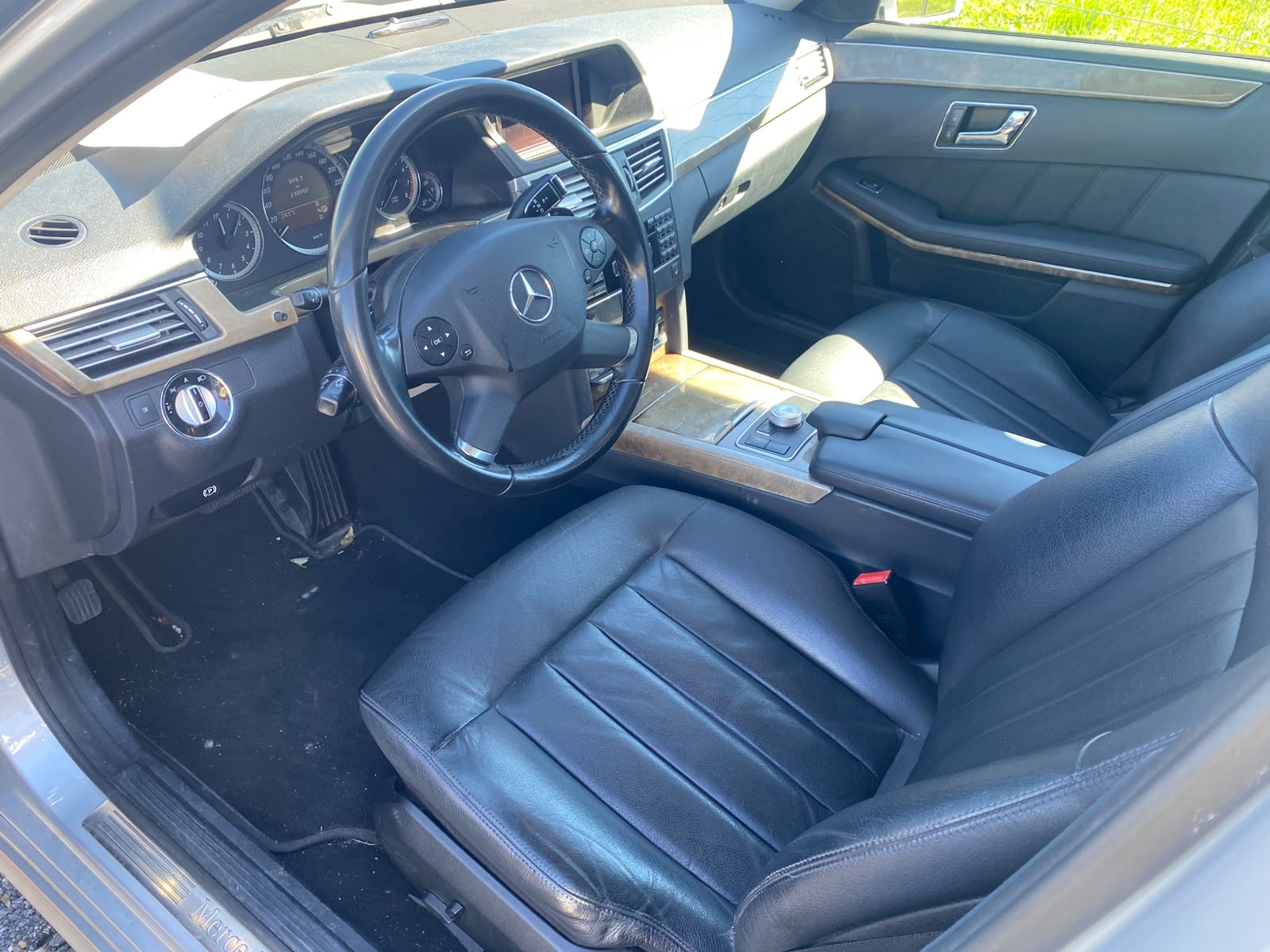 MERCEDES-BENZ E 350 4Matic 7G-Tronic-image-9