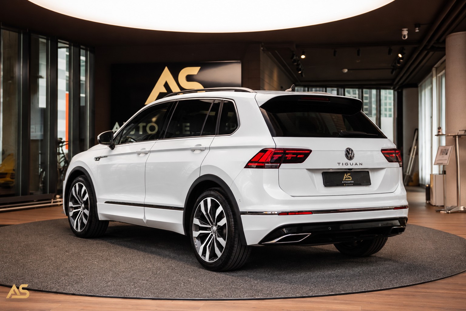 VW Tiguan 2.0TSI Highline 4Motion DSG (CH) MASSAGE | HEADUP | 360°-image-2