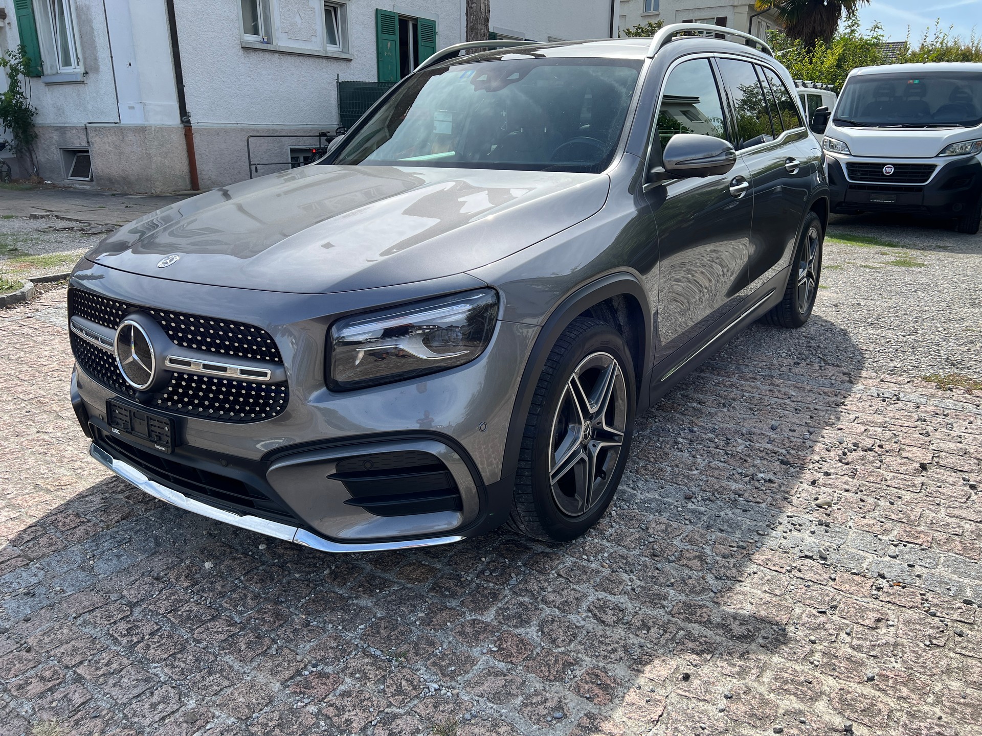 MERCEDES-BENZ GLB 220 d 4Matic AMG Line 8G-Tronic-image-2