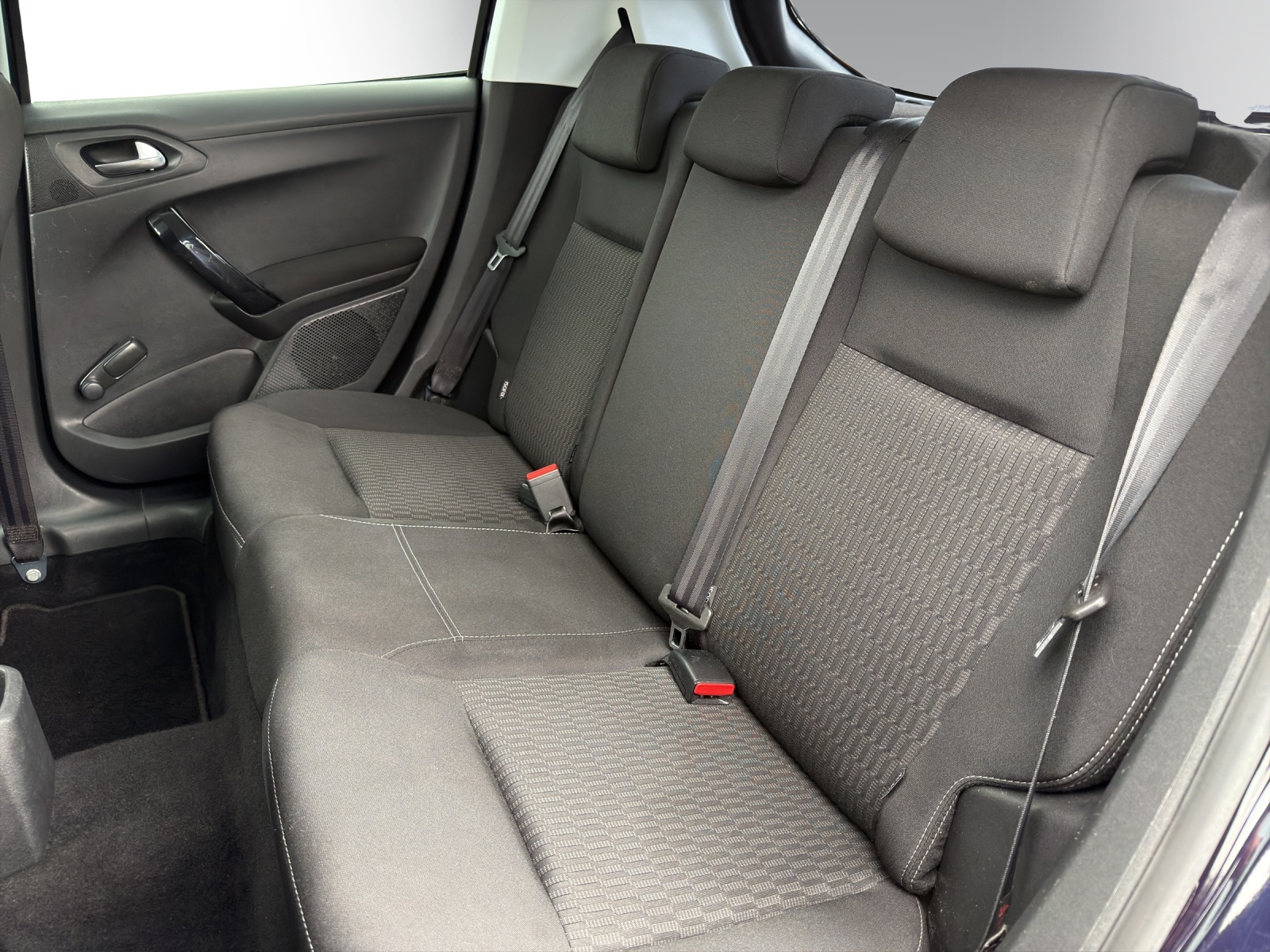 PEUGEOT 208 1.2 PureTech Active-image-12