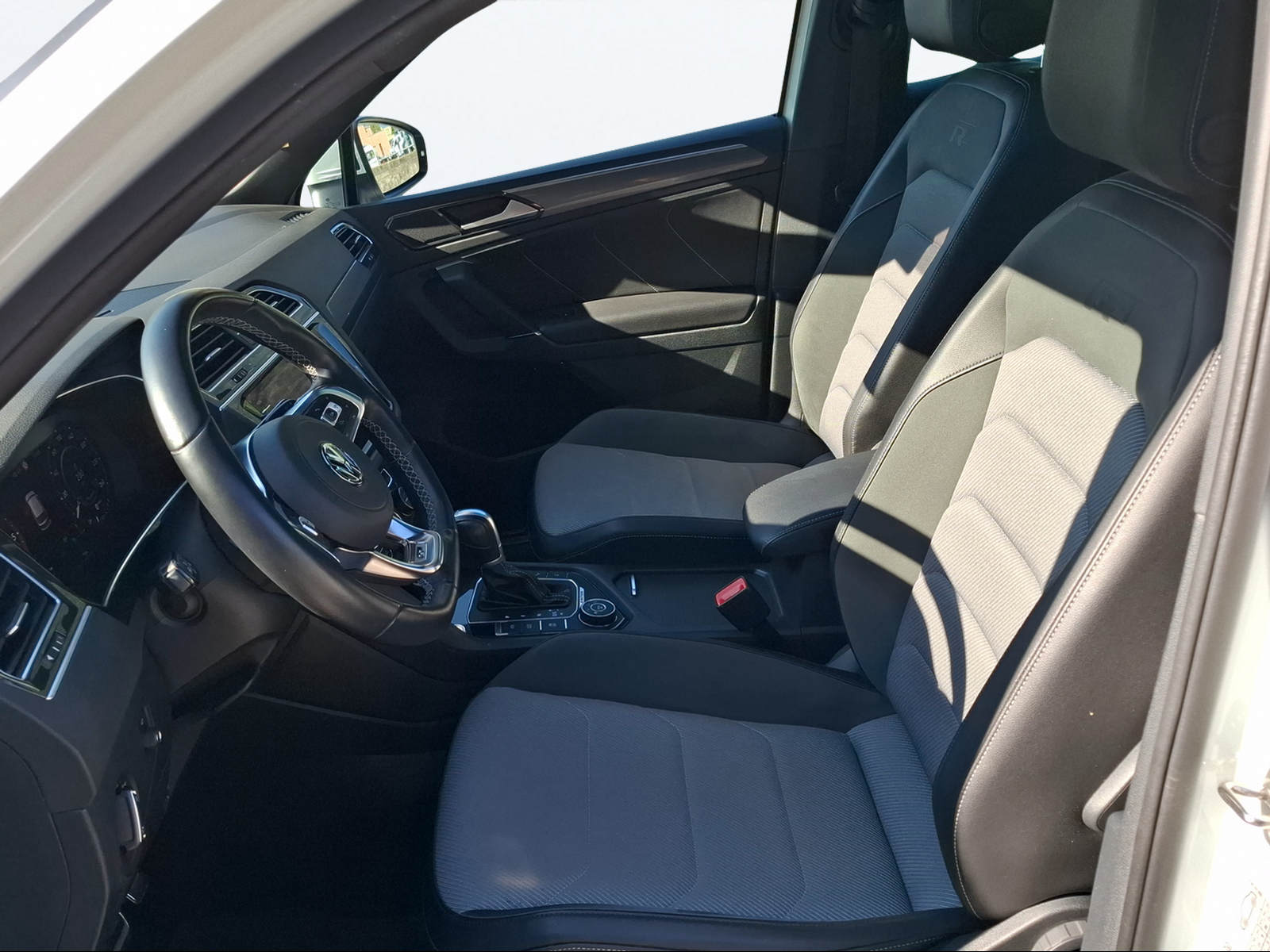 VW Tiguan 2.0 TDI SCR Highline 4Motion DSG-image-9