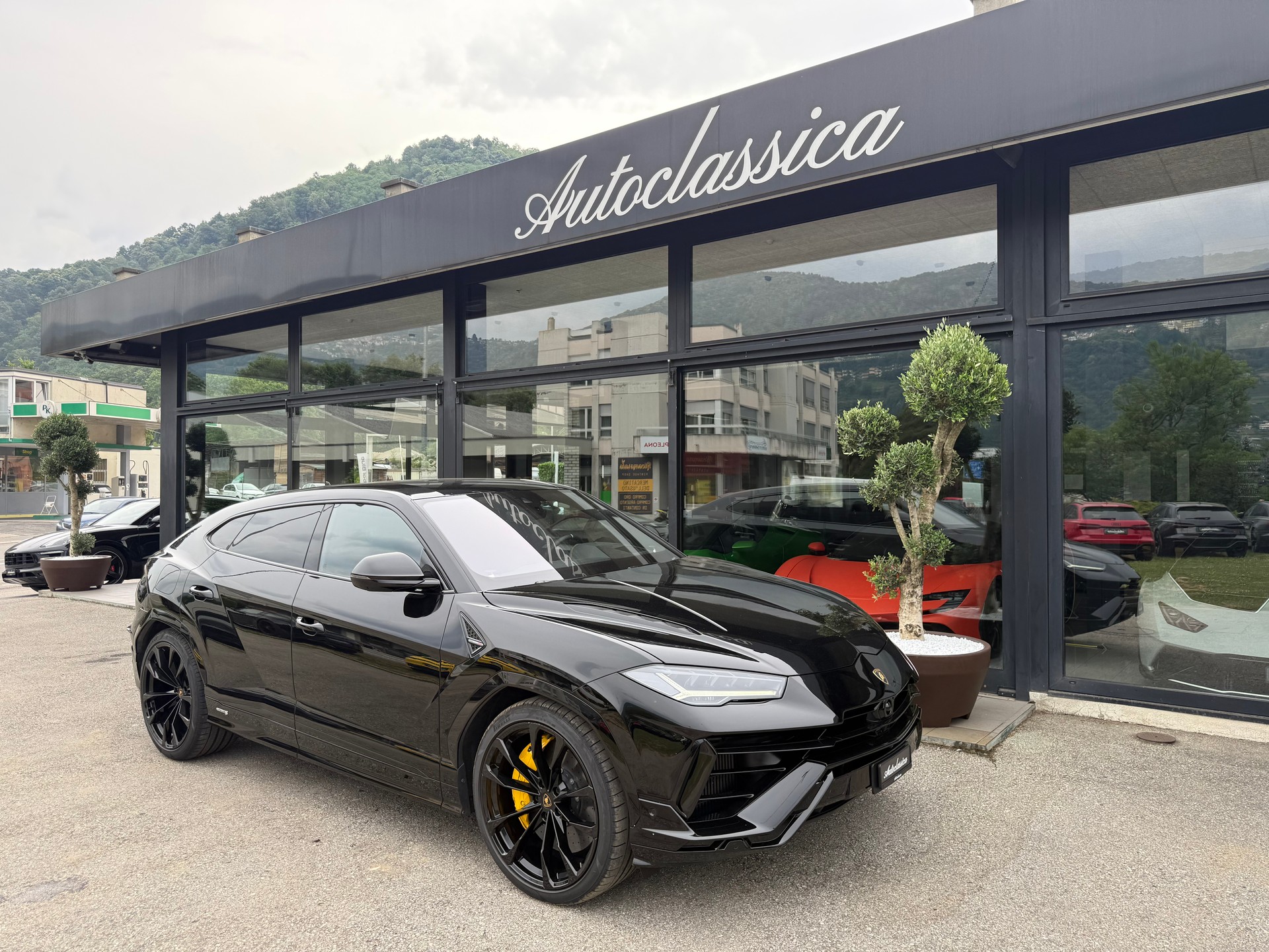 LAMBORGHINI Urus S-image-4