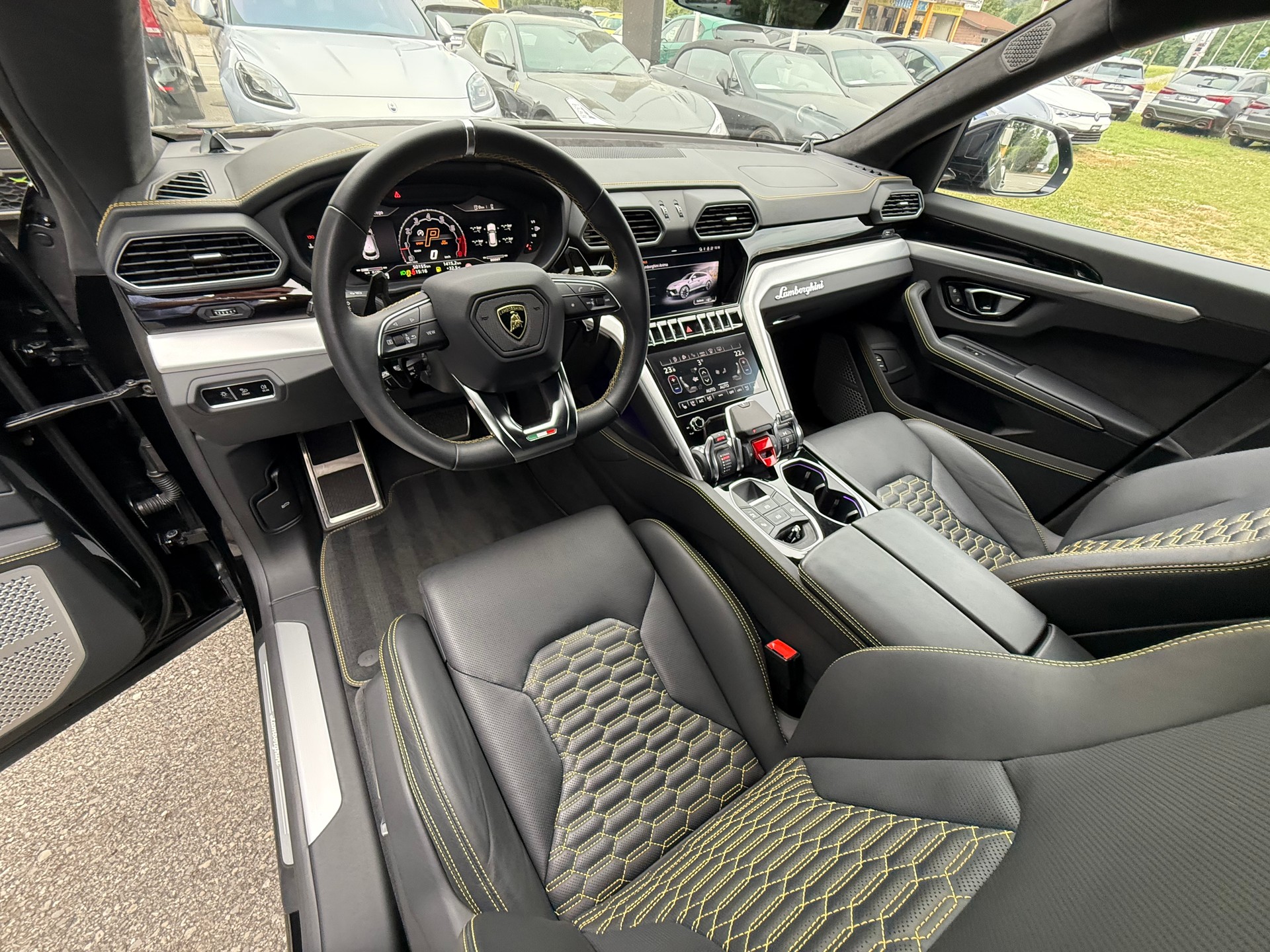 LAMBORGHINI Urus S-image-9