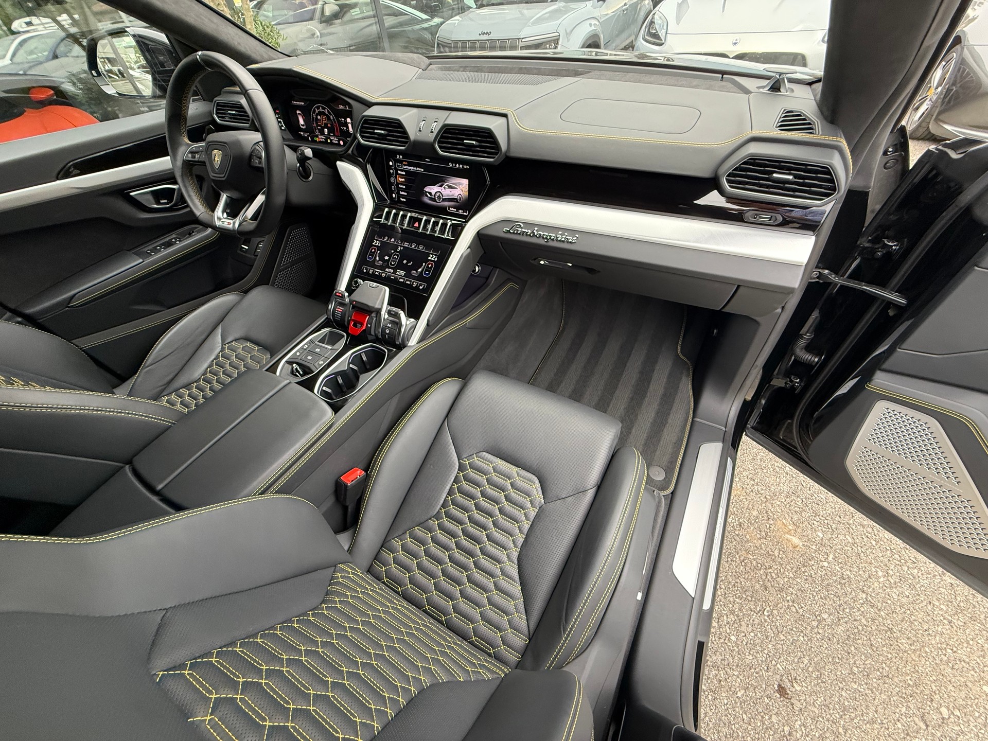 LAMBORGHINI Urus S-image-11