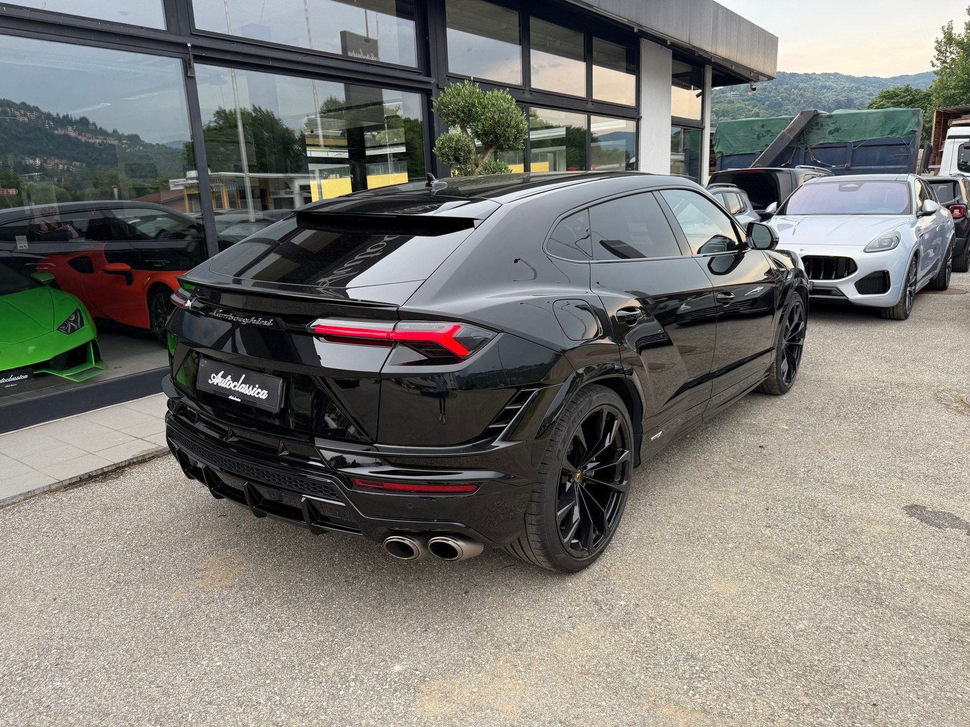 LAMBORGHINI Urus S-image-7