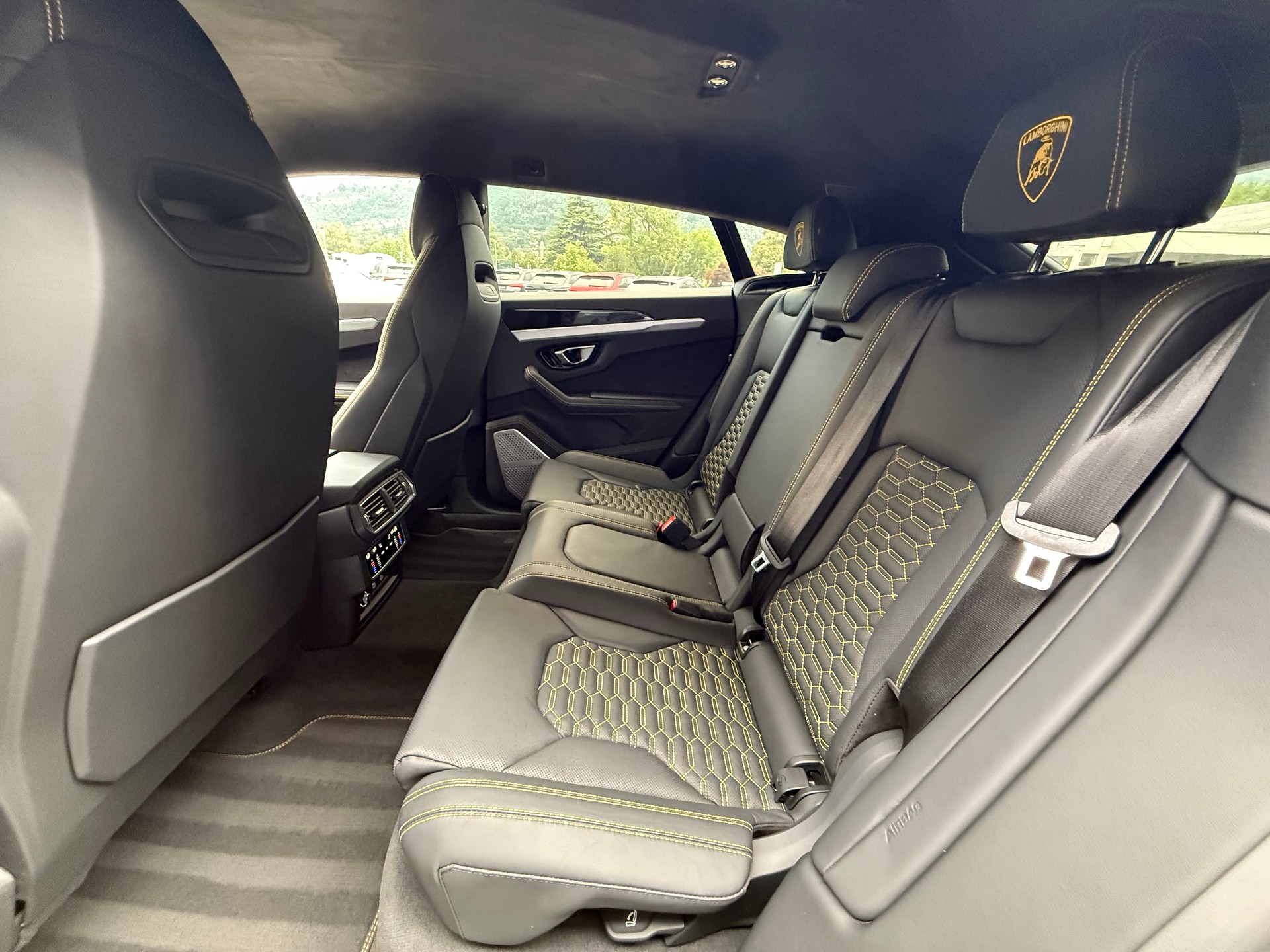 LAMBORGHINI Urus S-image-17