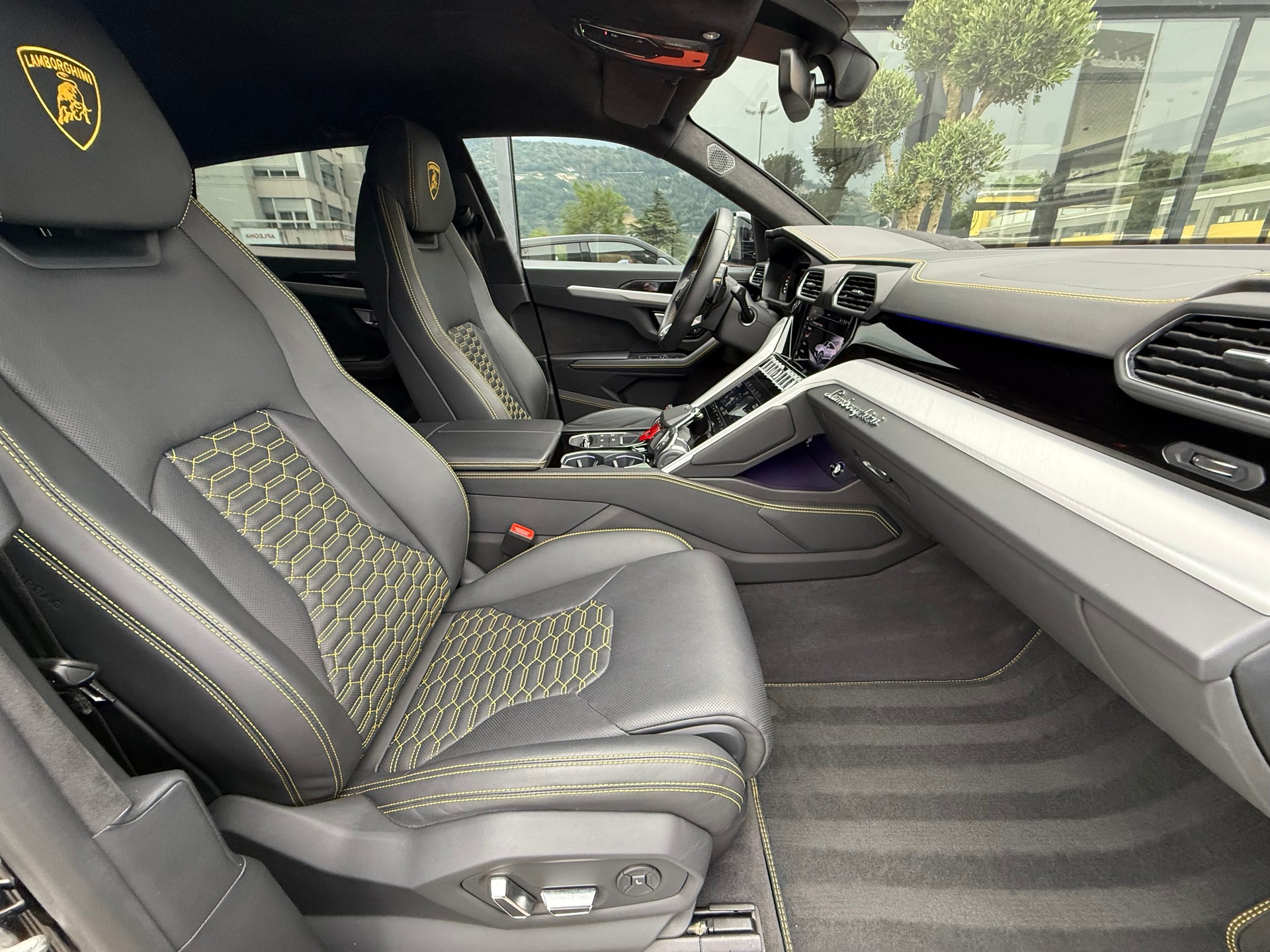 LAMBORGHINI Urus S-image-10