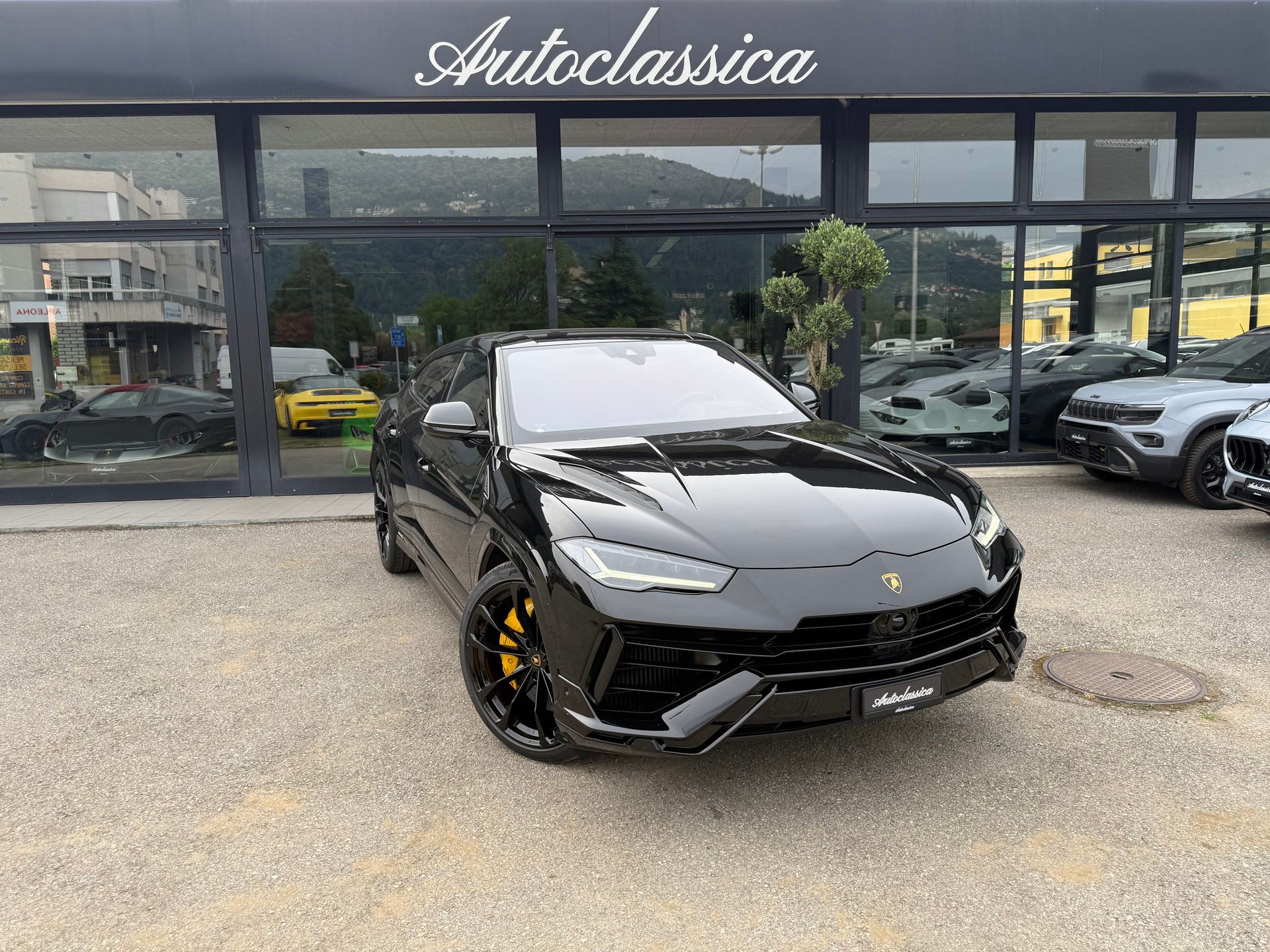 LAMBORGHINI Urus S-image-0