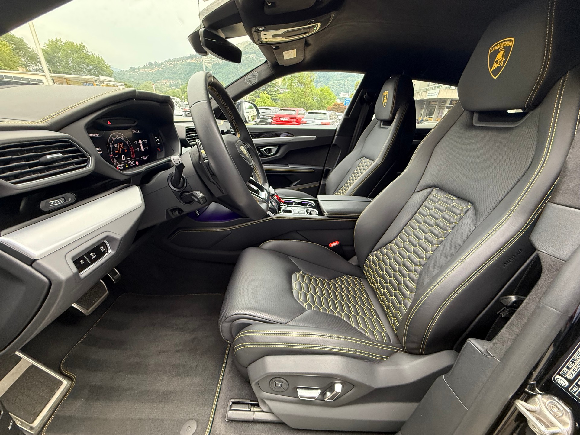 LAMBORGHINI Urus S-image-8